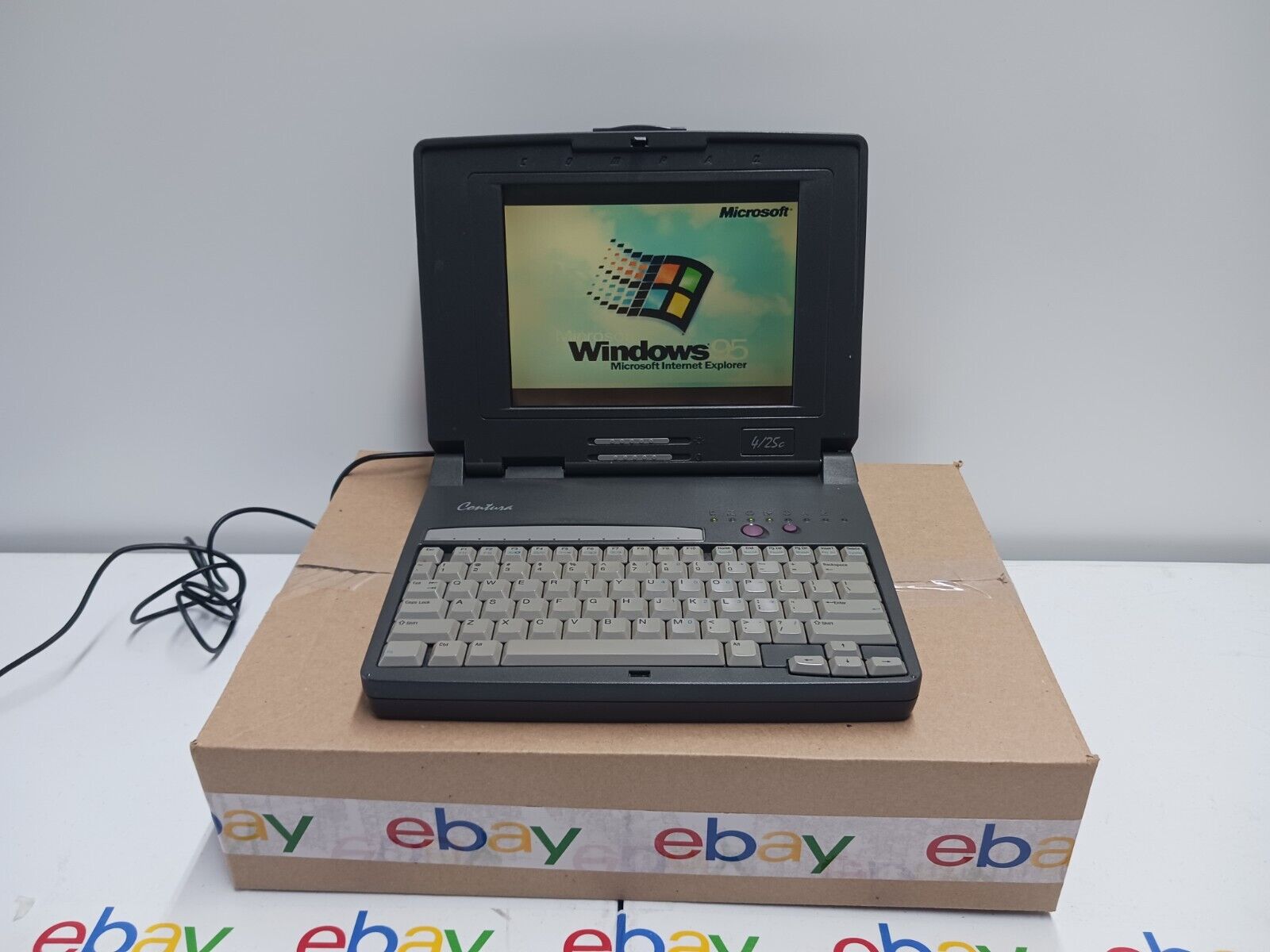 Rare Vintage Compaq Contura4/25c Series 2820D Laptop Retro - Windows 95 explorer