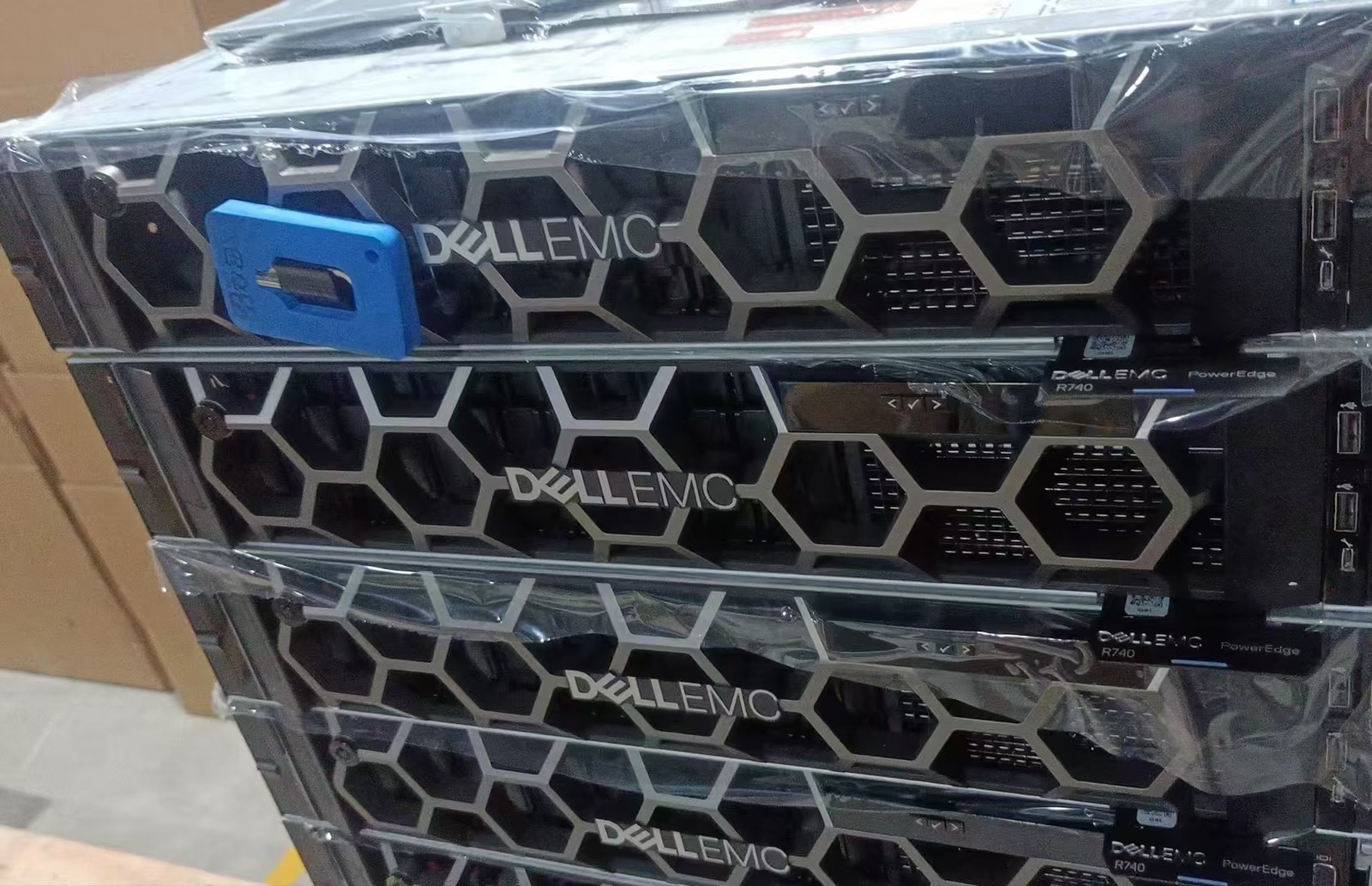 Dell R740 Server 8x 2.5" With H730P Raid Card，2x 750W Power Supply CTO