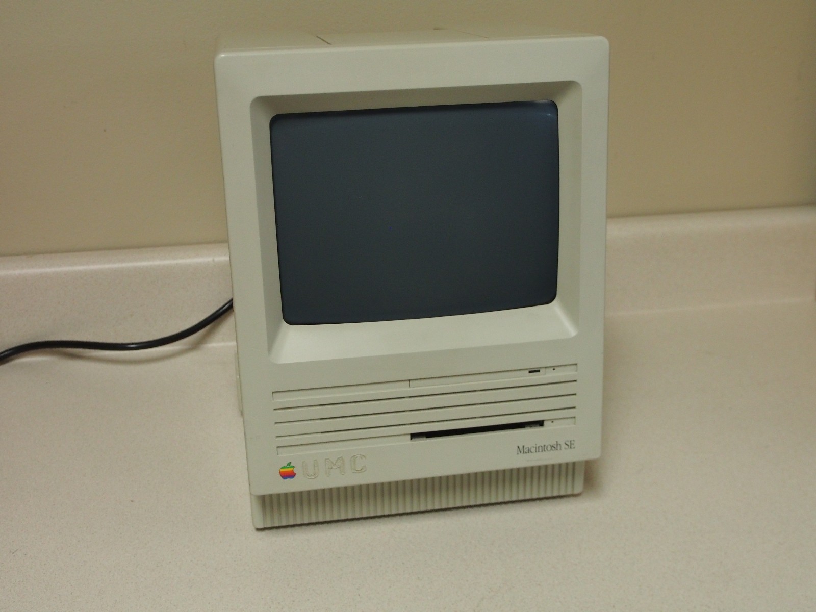 Working Macintosh SE - no OS installed