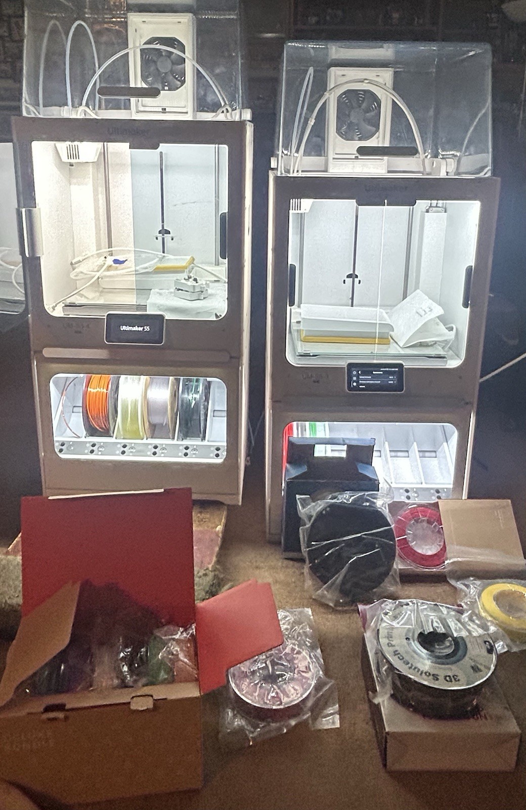 2x UltiMaker S5 Pro Bundle 3D Printers + Air Manager + Material Station LOT