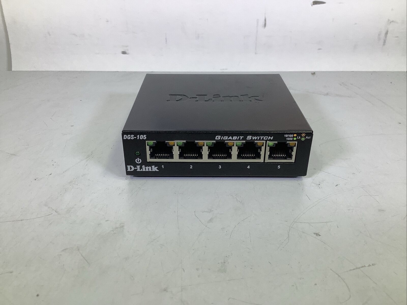 D-Link DGS-105 5 Port Gigabit Desktop Ethernet Switch - NG N4B