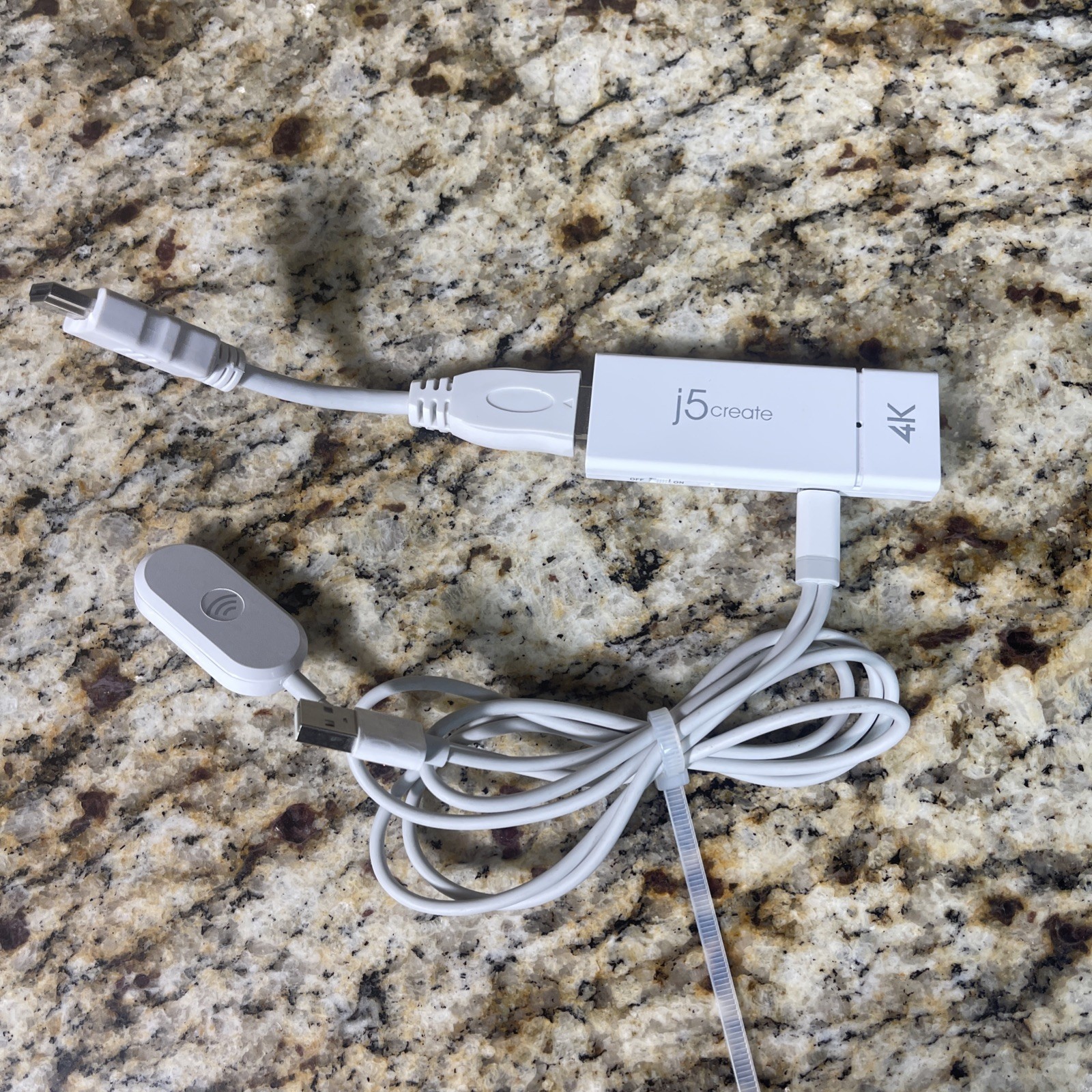 j5create ScreenCast 4K Wireless Display Adapter. Model JVAW76