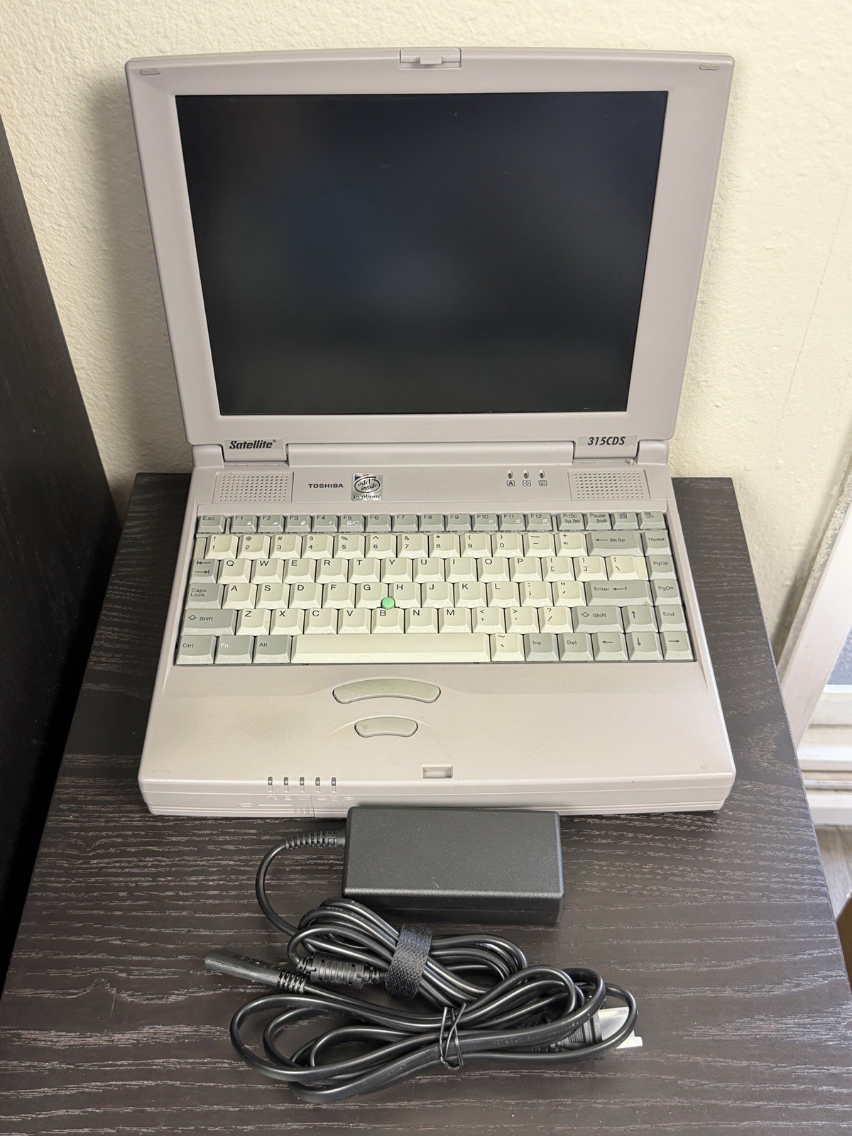 Toshiba Satellite 315CDS Laptop Bundle - Tested Boots 32MB Original HDD Charger