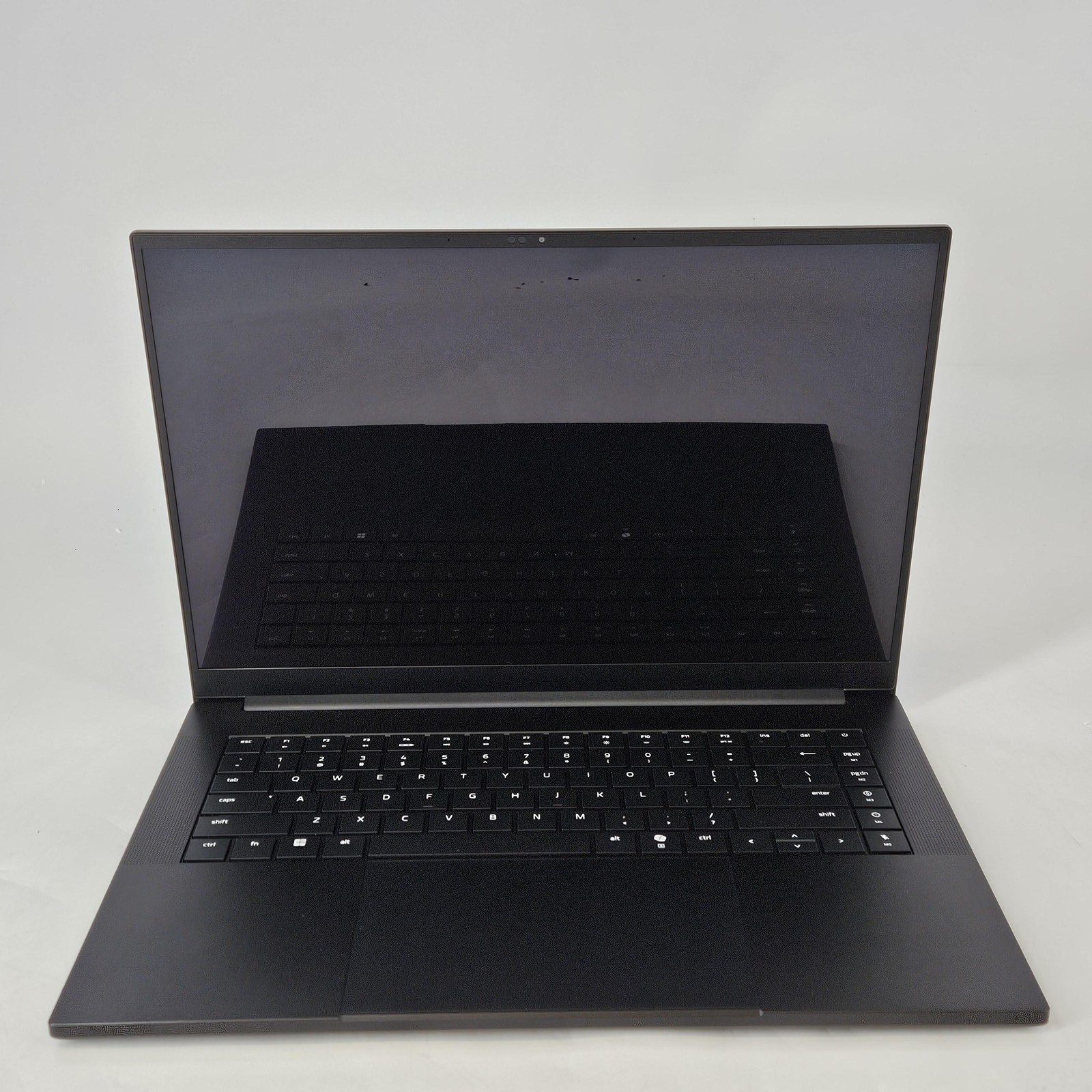 Razer Blade 16 240Hz QHD+ 2025 2.0 GHz Ryzen AI 9 365 32GB 1TB SSD RTX 5070 Ti