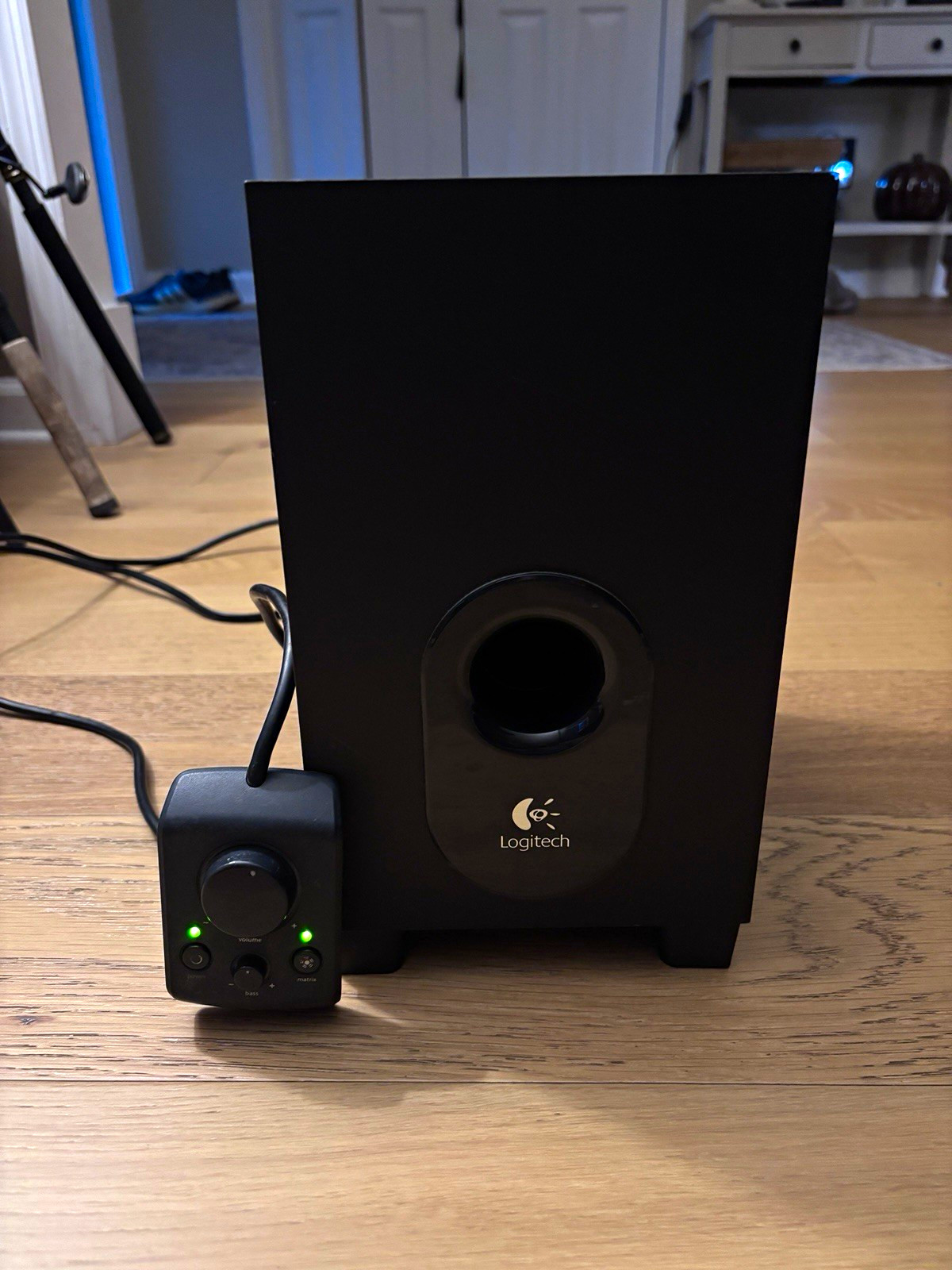 Logitech X-540 Subwoofer only - powers on