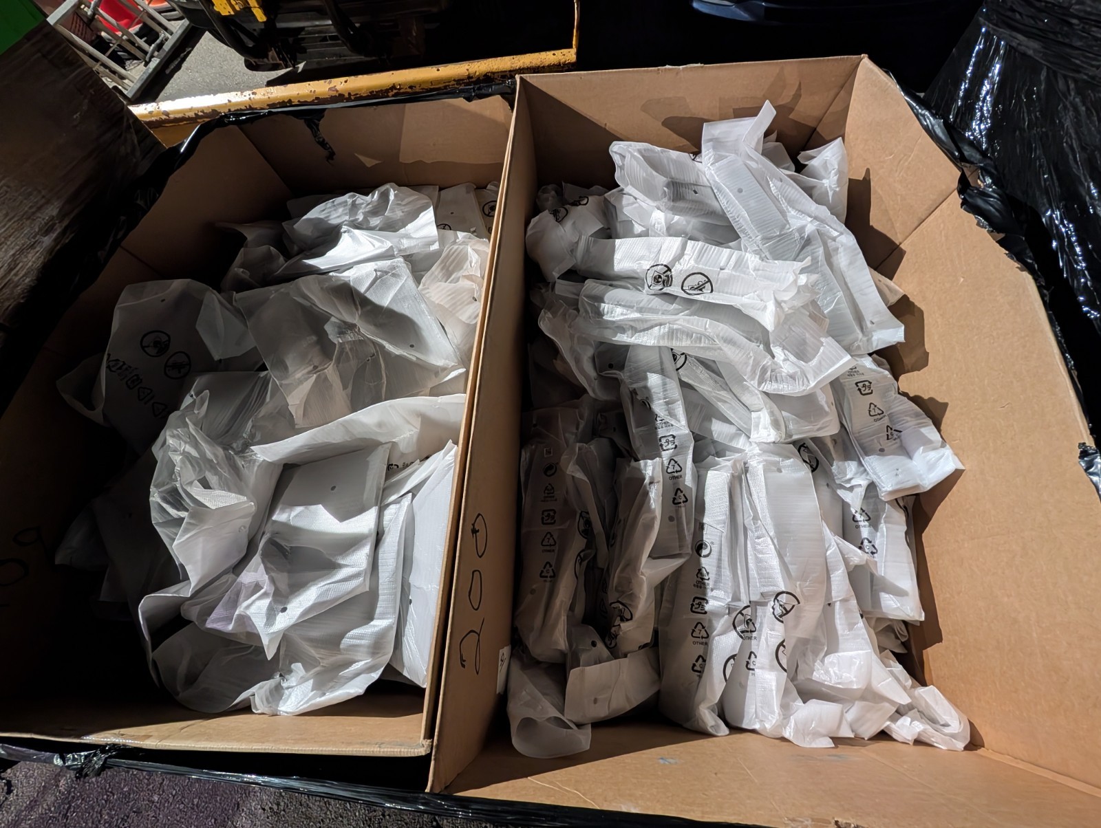 Lot Of 145x N24812-001, HP E24 G5 MONITOR STAND And Arm Sets 165 Arm 165 Stand