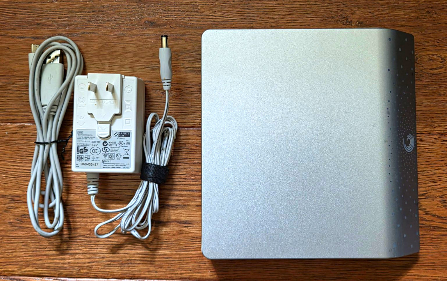Seagate- FreeAgent Desk- External Hard Disk Drive-USB Connection-500 GB Capacity