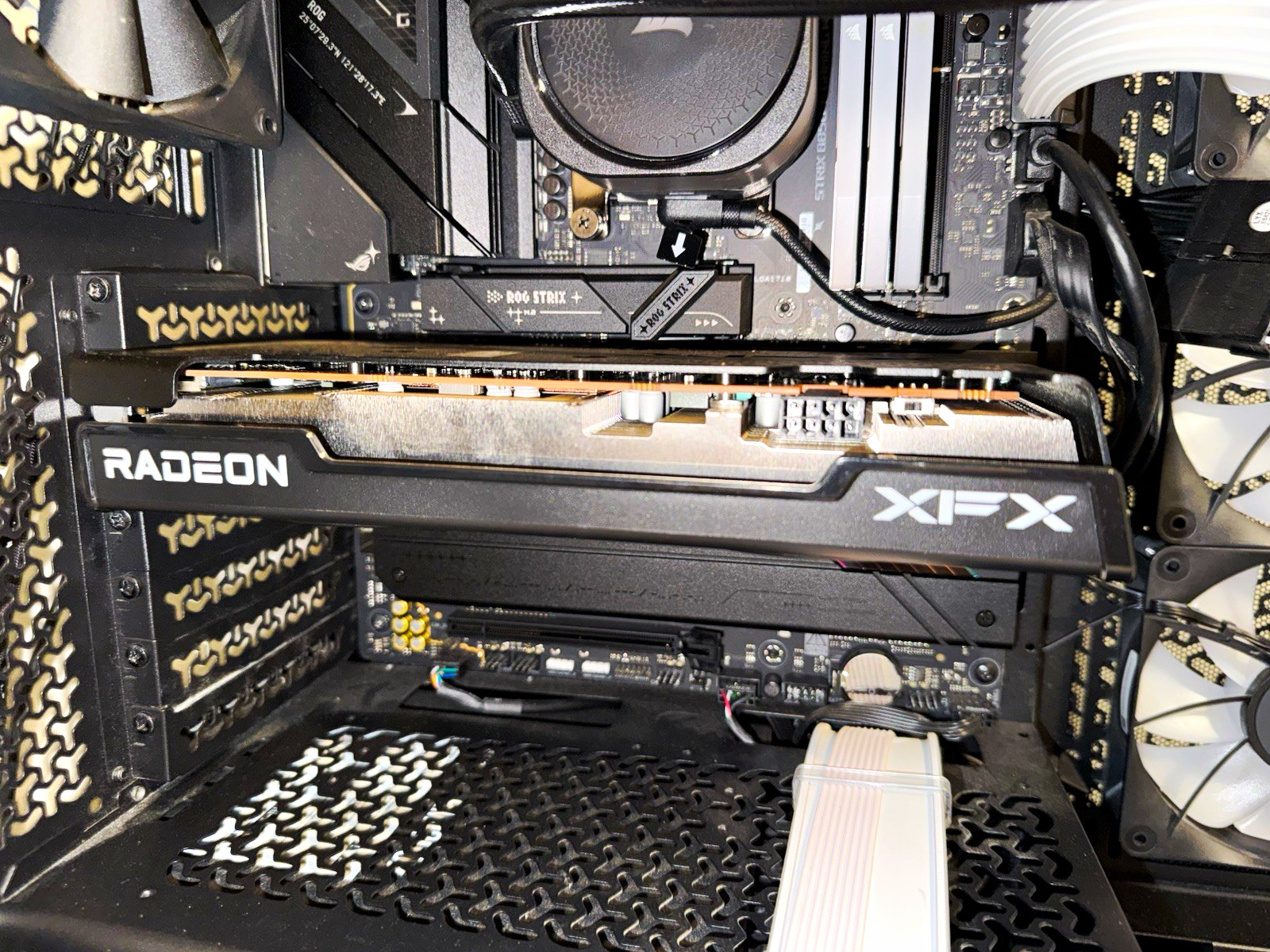 XFX Speedster SWFT210 AMD Radeon RX 7600