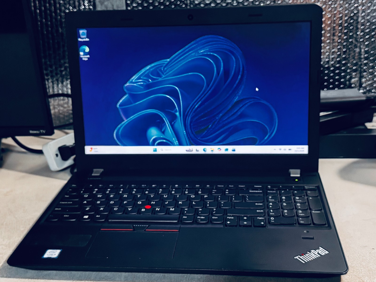 Lenovo ThinkPad E570 Laptop-Intel i5-7200U-8GB RAM-128GB SSD WIN 11-8hr BATTERY