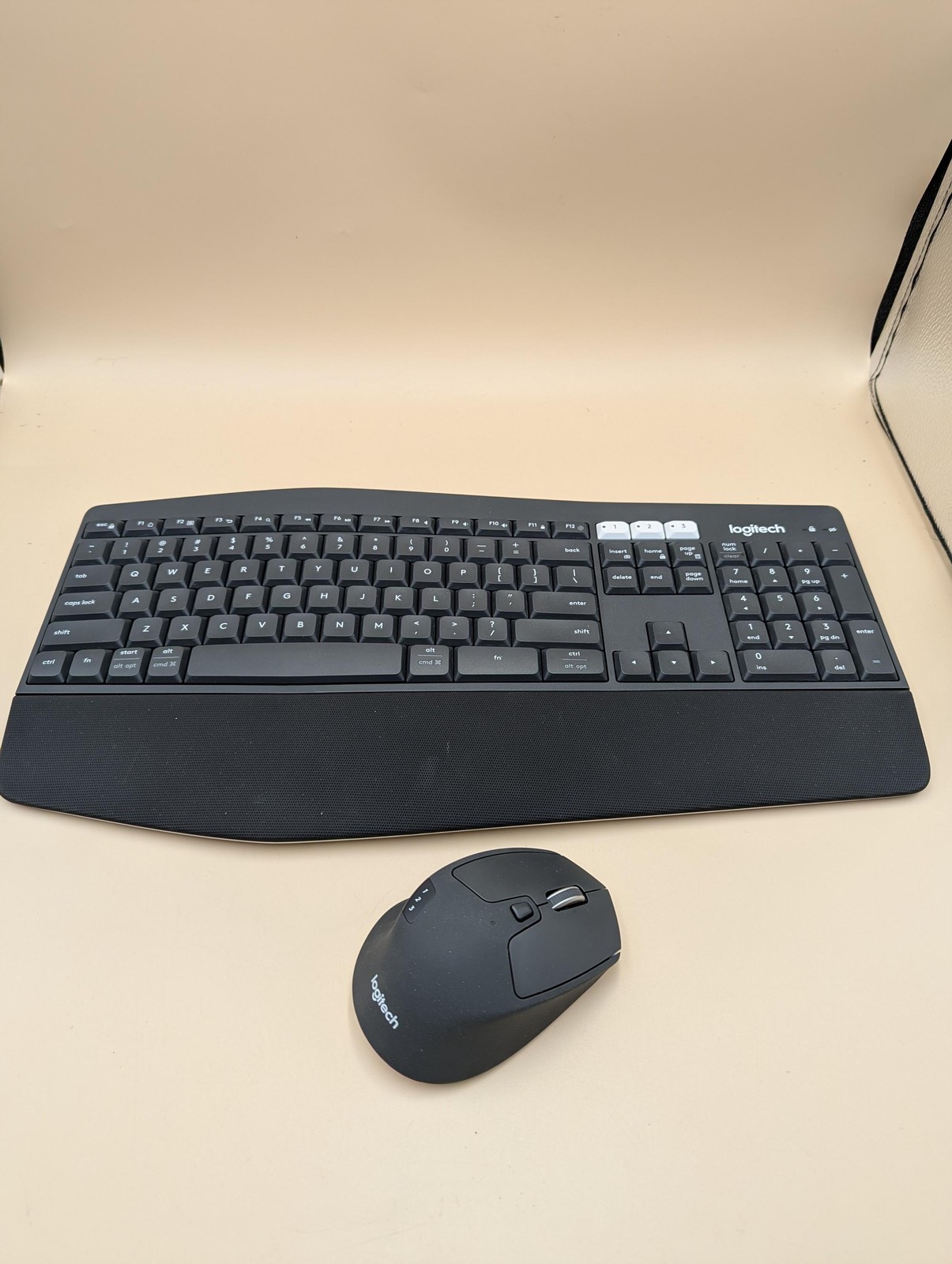 Logitech MK850 Performance Wireless Keyboard and Mouse Combo - Graphite*NO