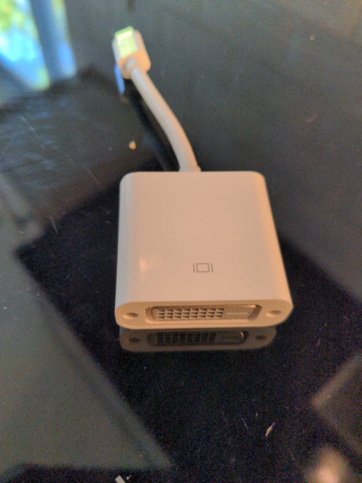 Apple A1305 Thunderbolt Mini DisplayPort to DVI Adapter. Bb