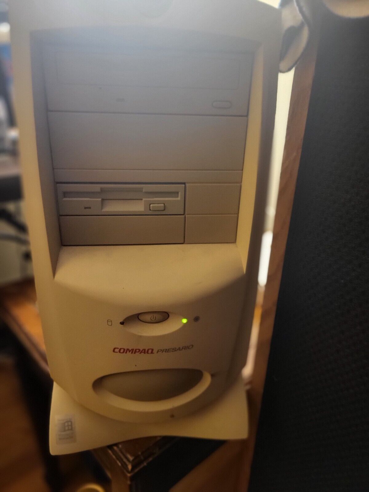 *UNTESTED, POWERS ON* Vintage Compaq Presario 7360 Desktop Computer