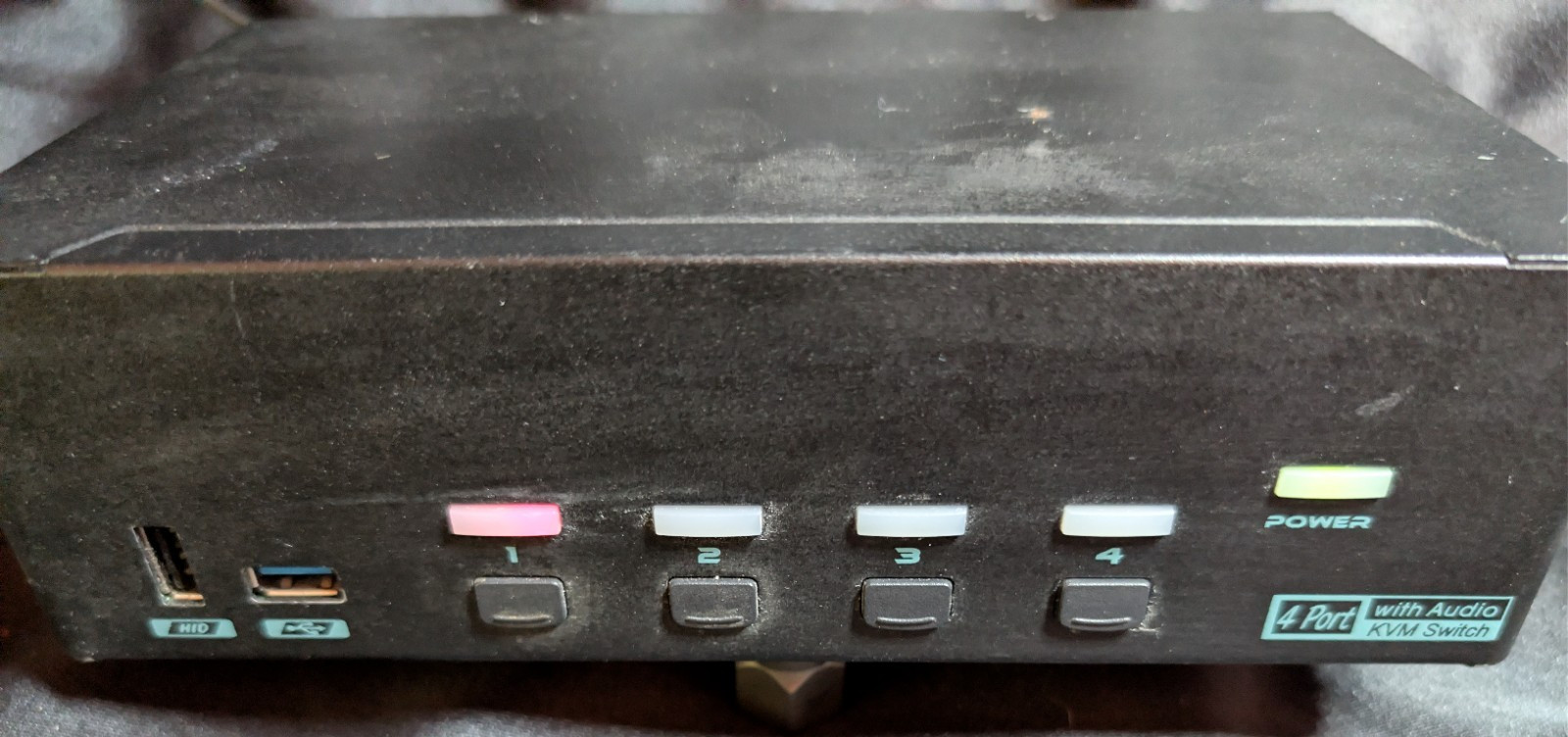 [Used] Level 1 Techs Dual Monitor Displayport 1.4 USB3 5Gbps Four Computer KVM