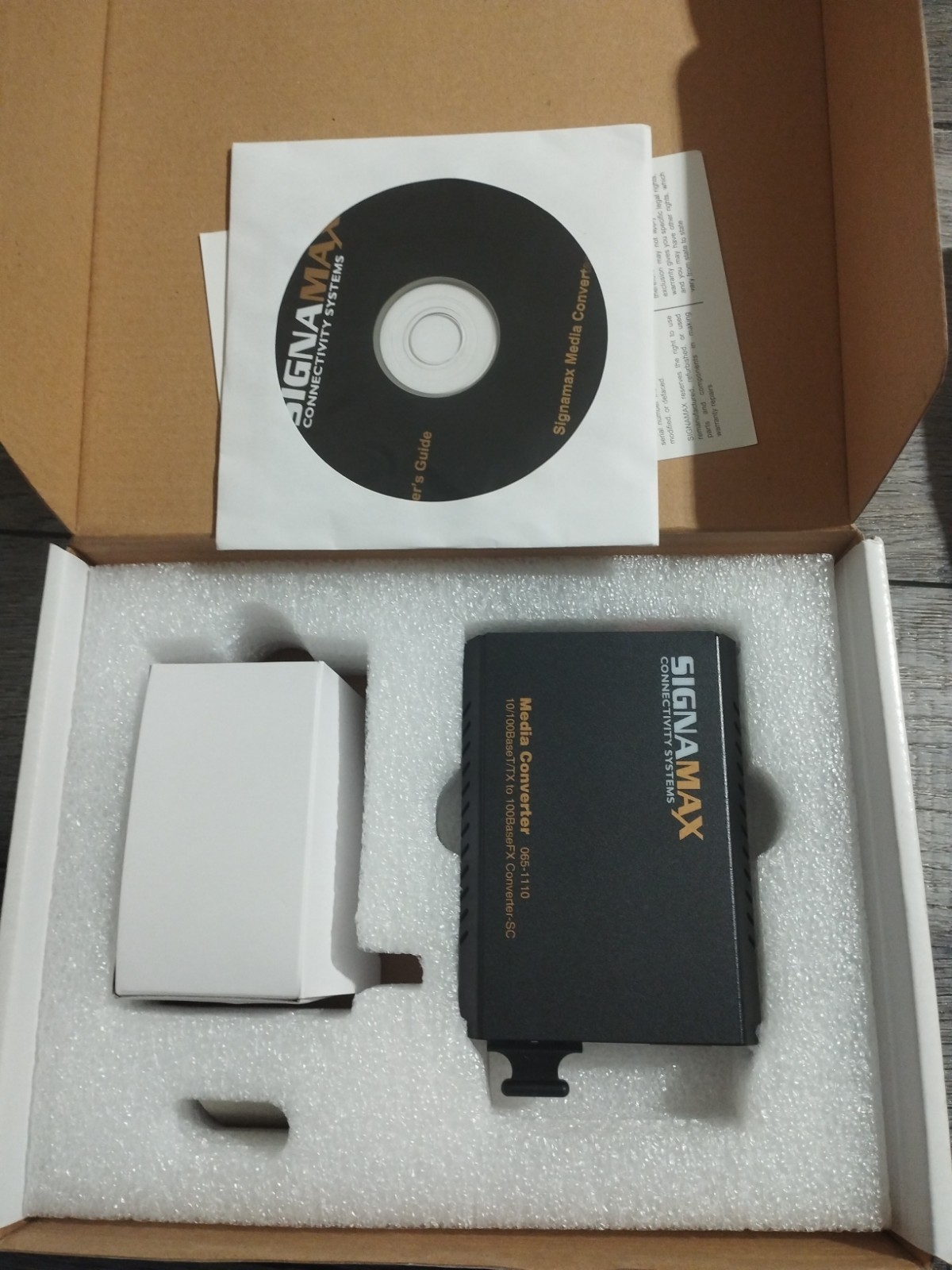 SignaMax 10/100BaseT/TX to 100BaseFX Media Converter, Multimode/SC 2km, 065-1110