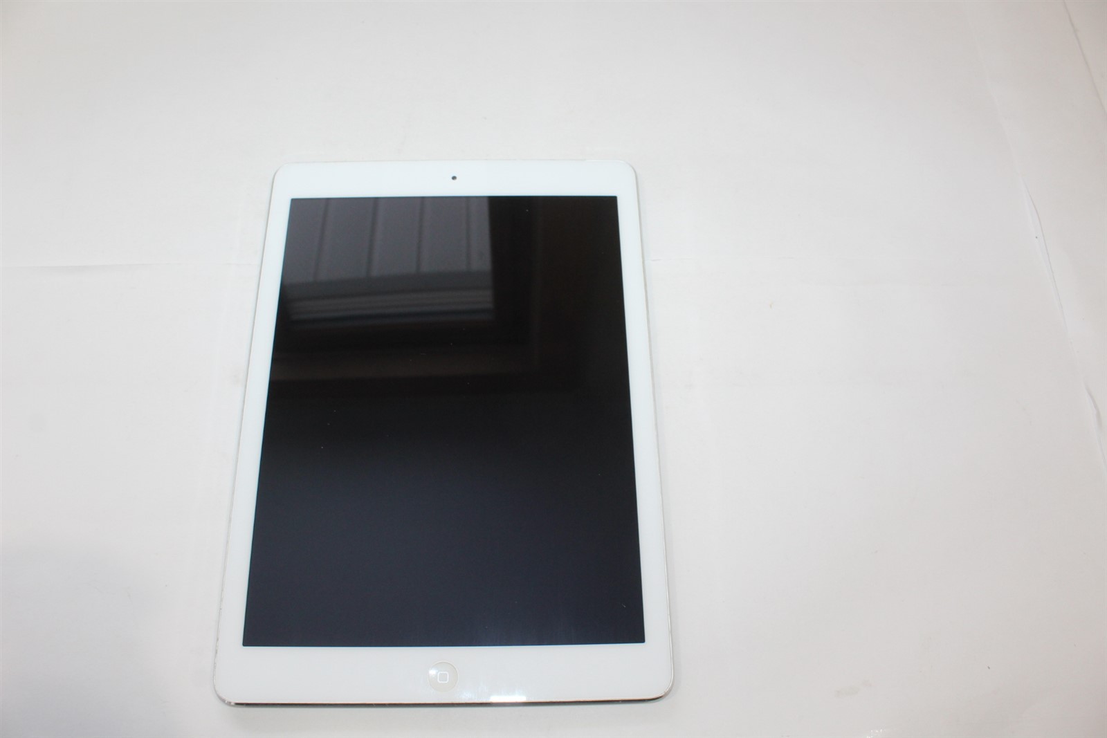iPad 4 - 16GB For Parts or Repair Non Working As Is 2014 A1475