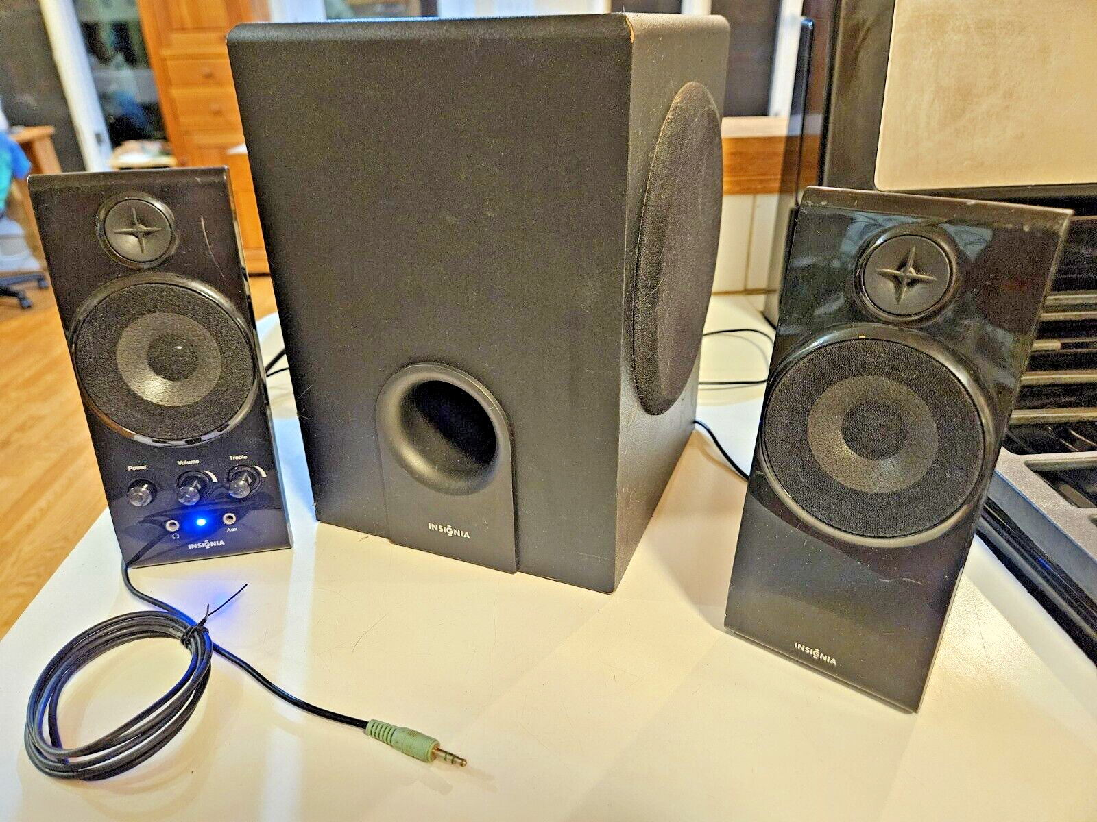 Insignia 2.1 Computer Speakers and Subwoofer NS-PCS41