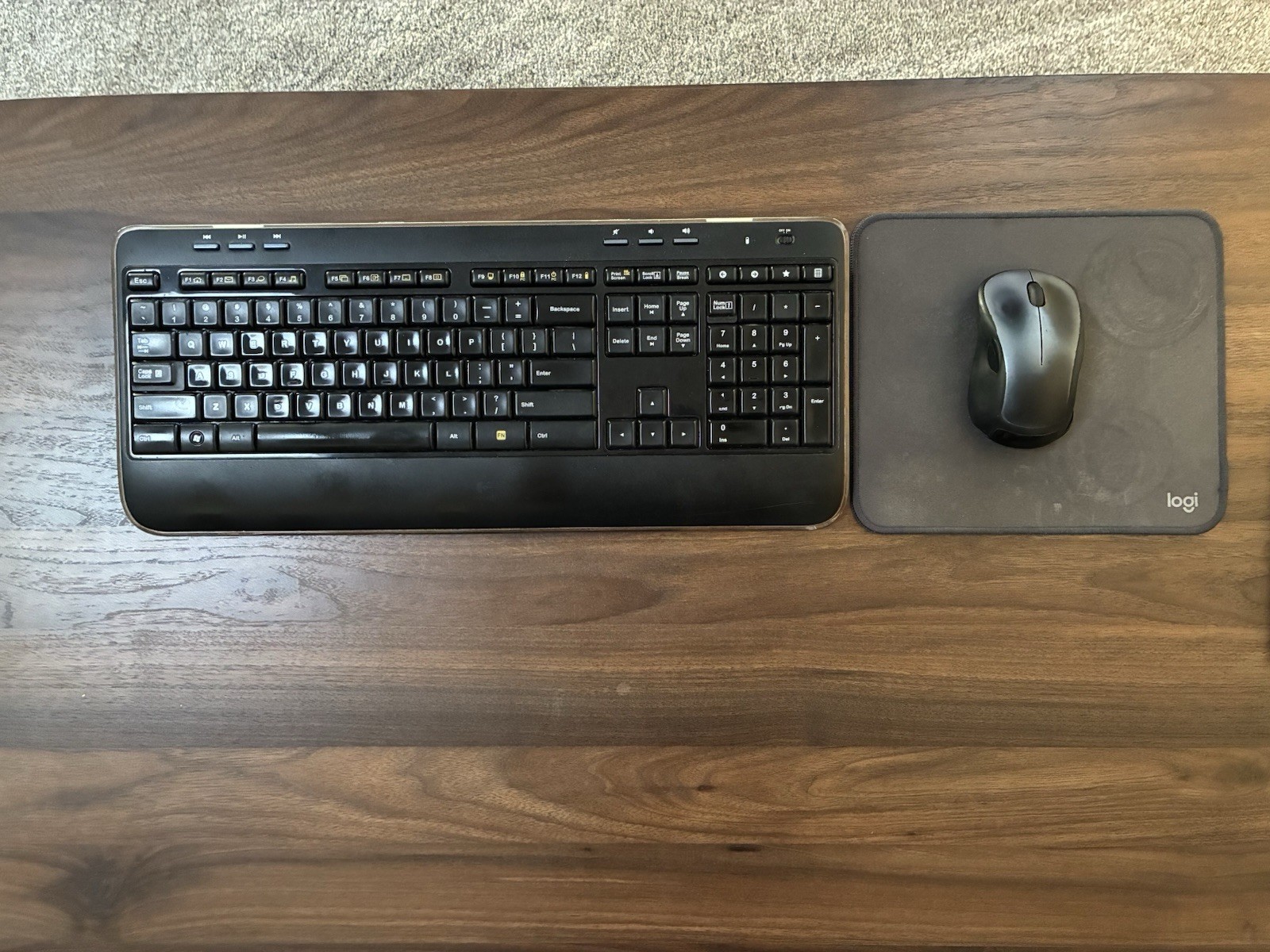 Logitech Wireless USB K520 Keyboard And M310 Mouse, Mousepad.