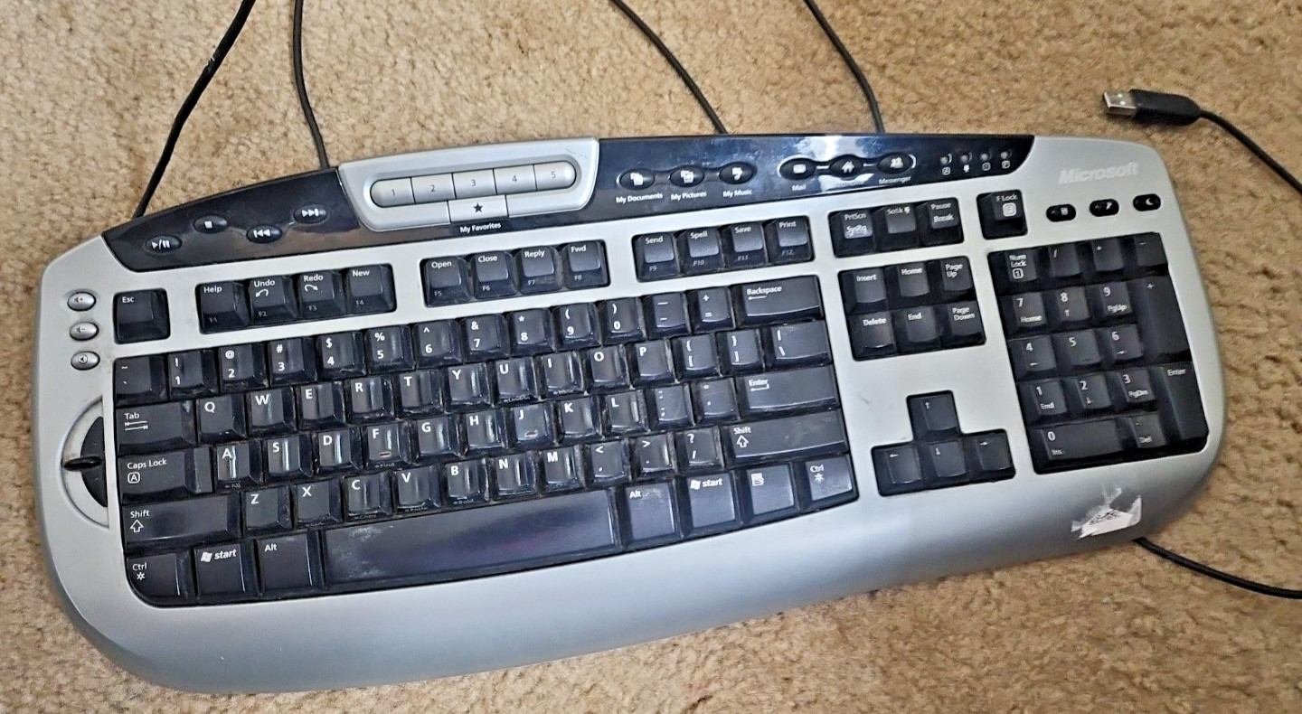 Microsoft Digital Multimedia Pro USB Wired Keyboard 103  Plug Play - Silver (A9)
