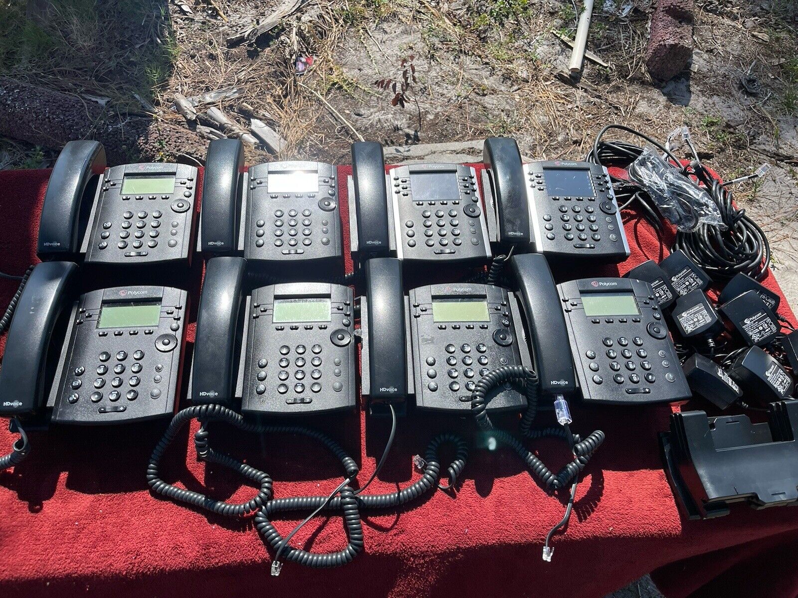 Lot of 8 Polycom IP Phones, 6 X Polycom VVX300 & 2 Polycom VVX400 W/power Supply