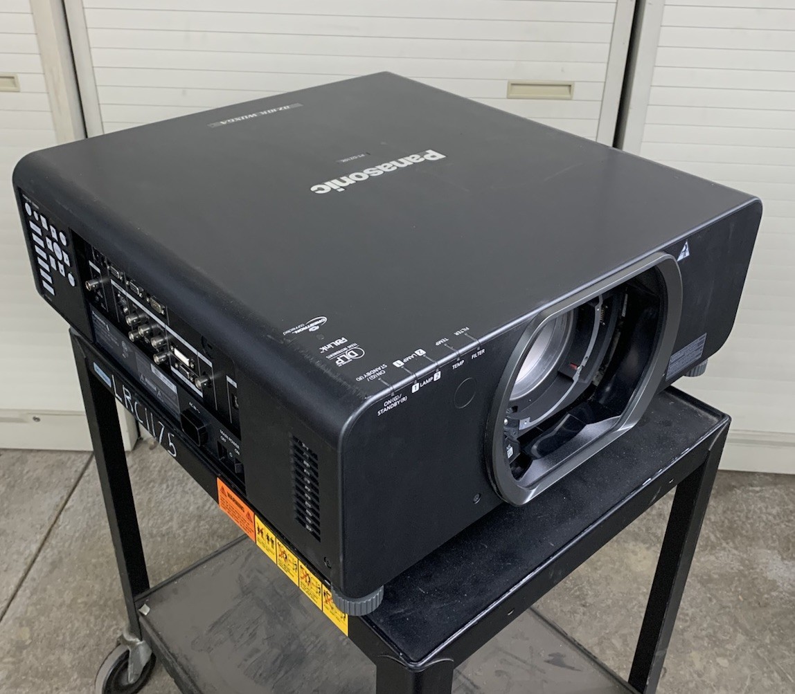 Panasonic PT-DZ10KU WUXGA DLP Lamp Projector 172 H - Tested No Lens No Remote