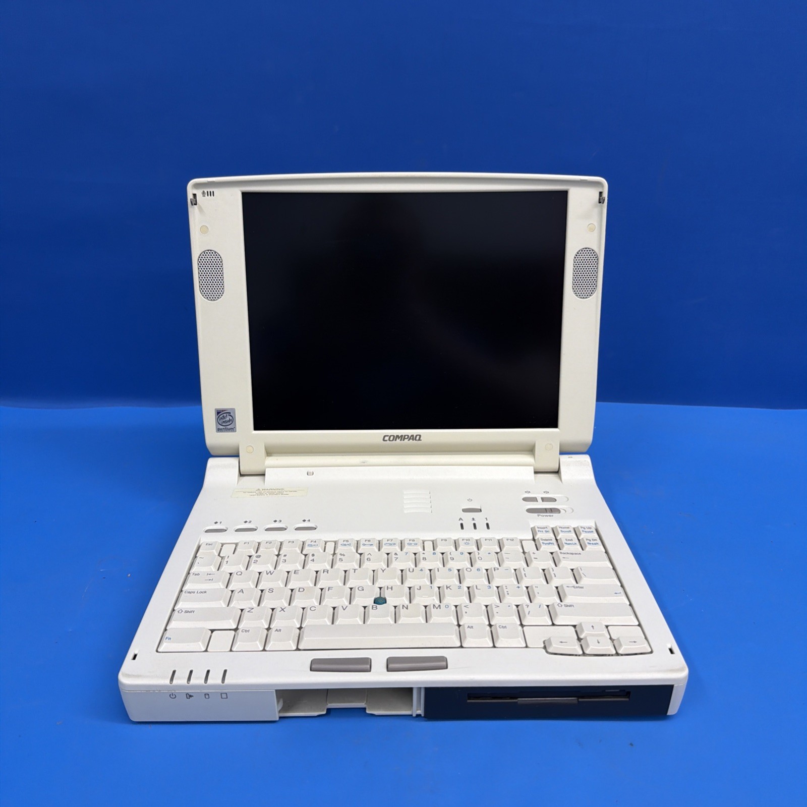 Vintage Compaq Armada 7730MT Pentium MMX Laptop – Powers On, No Display – Parts