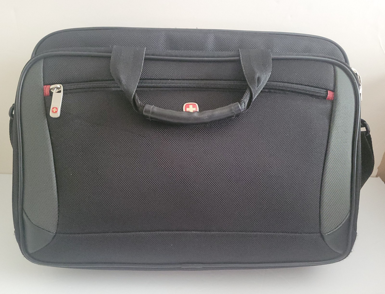 SwissGear Wenger Mainframe 16 Laptop Briefcase Black SKU 64038010 Excellent Cond