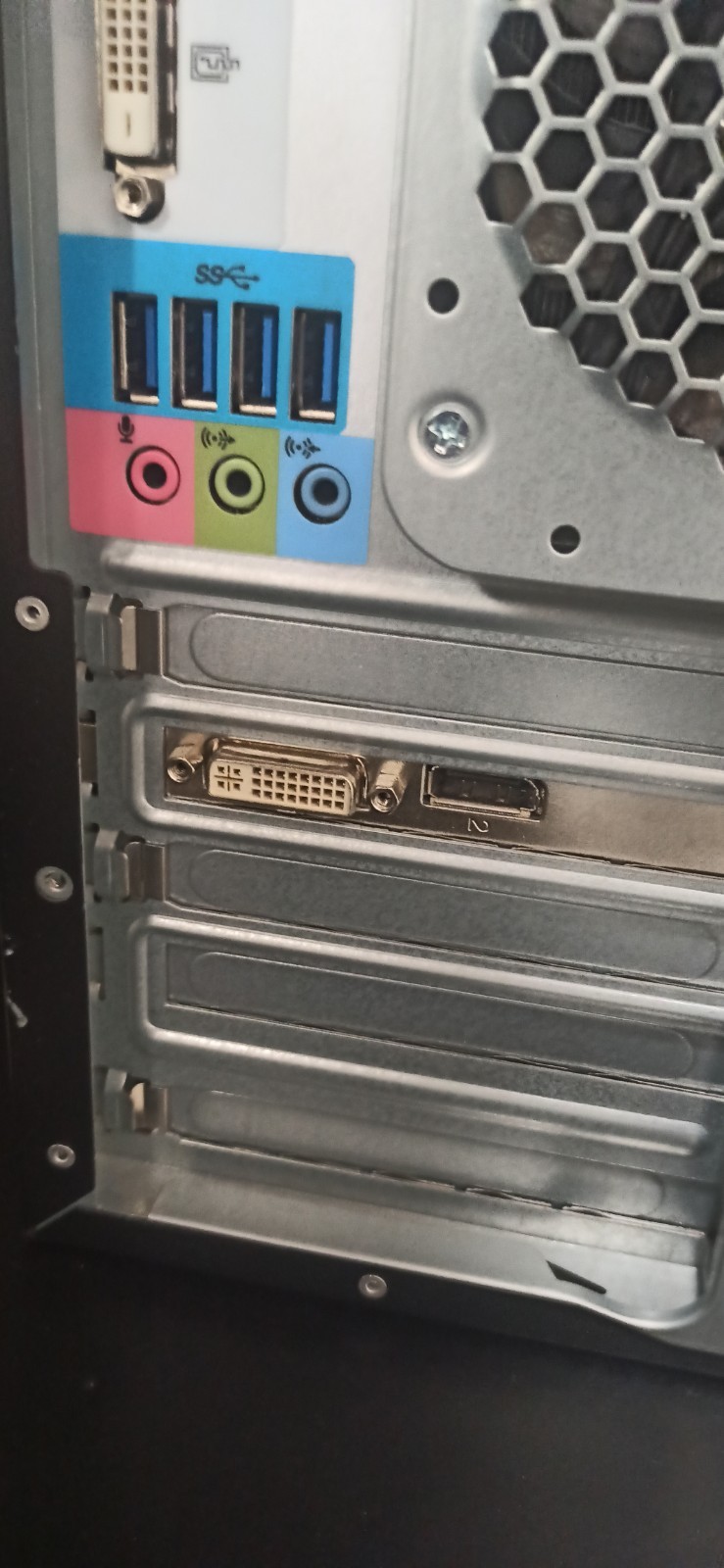 Xeon 3.6GHz CPU, 32GB RAM, 256GB SSD, 2TB HDD, Nvidia K620 GPU, HP Z Workstation