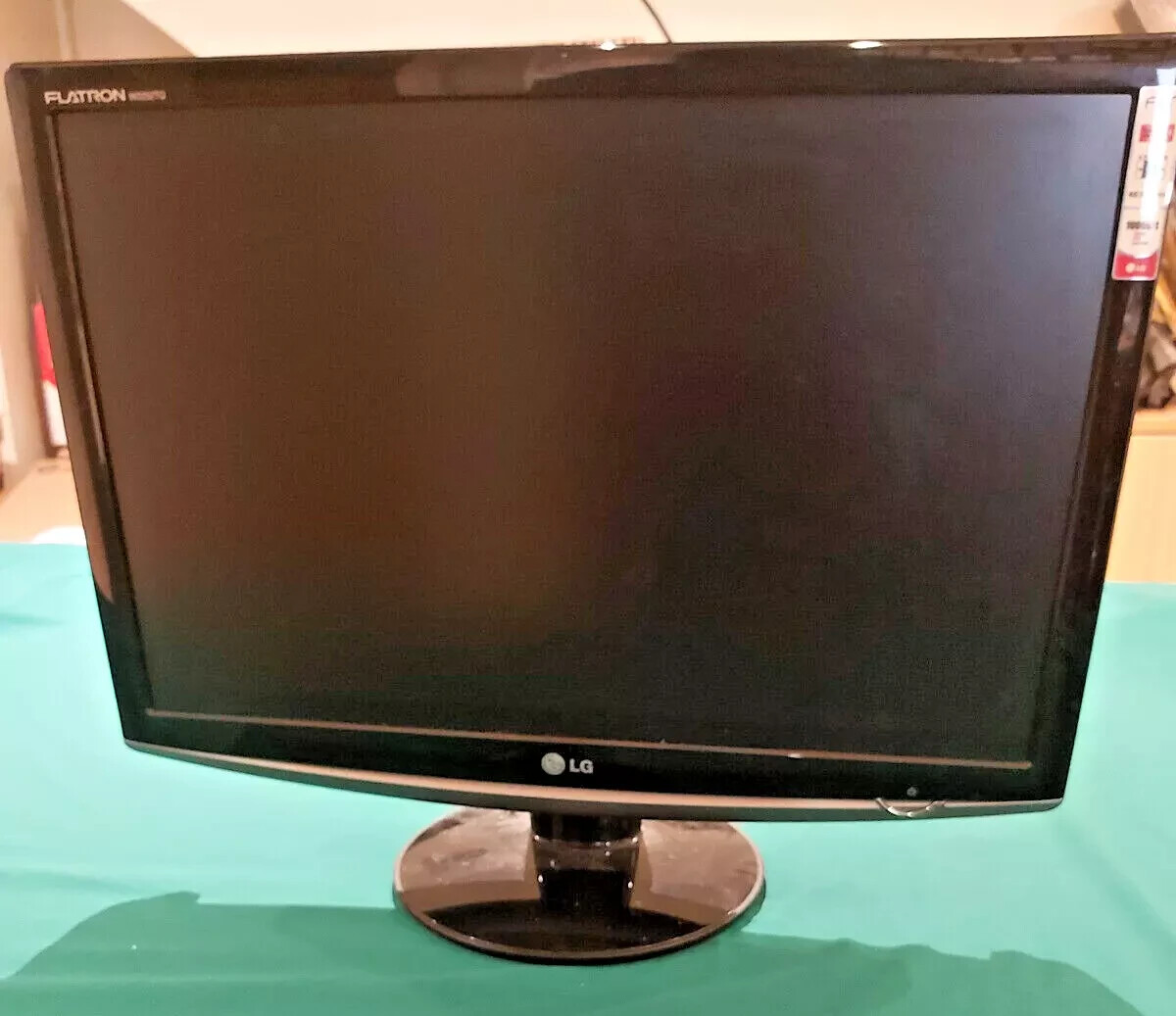 LG FLATRON 22"Class W2252TQ LCD 1680 x 1050 Monitor