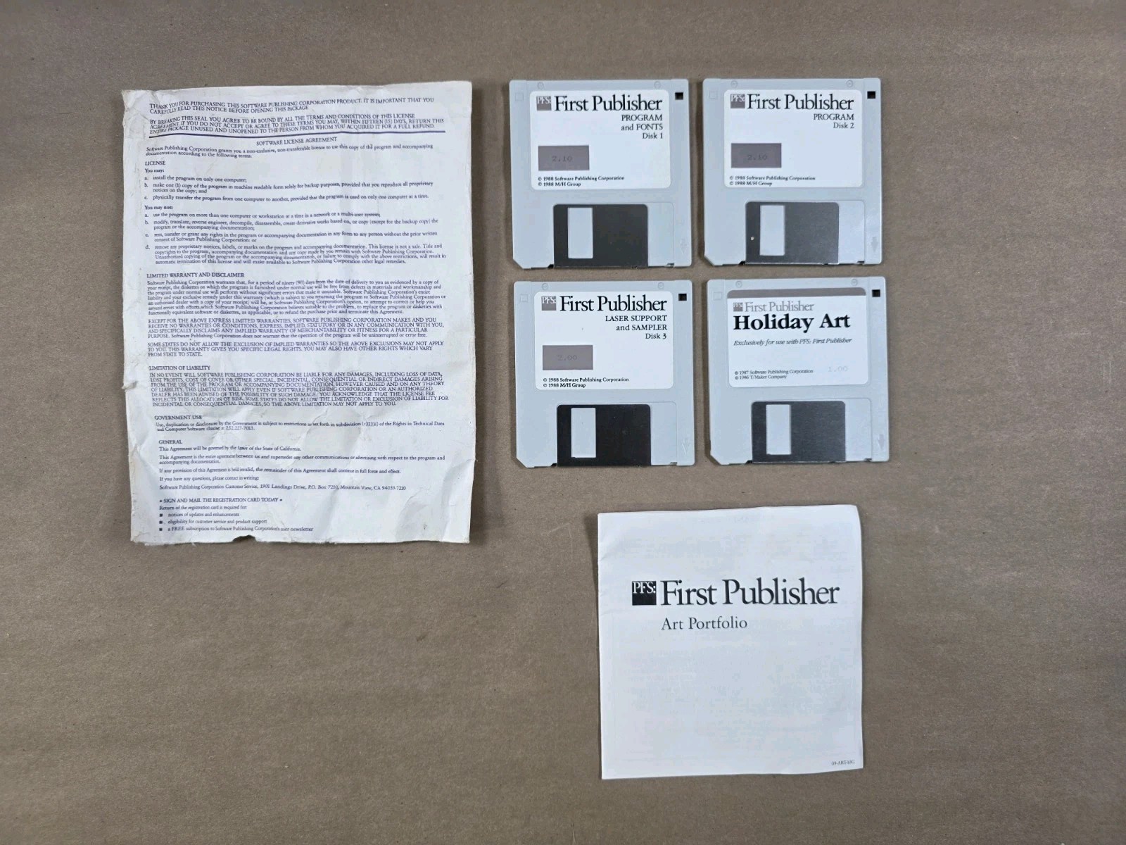 PFS First Publisher v2.10 3.5 Floppy Disk Holiday Art Portfolio Vintage Software