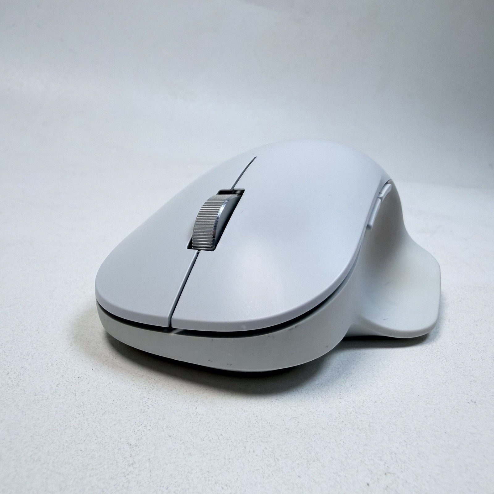 Microsoft 1955 Ergonomic Wireless Bluetooth Mouse 4.0 Connectivity Matte WHITE
