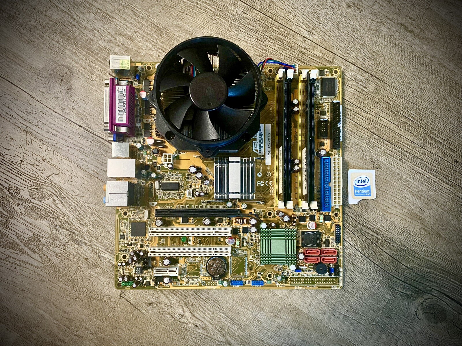 ASUS P5LD2-VMS Motherboard + Pentium Dual Core + 1GB DDR2 RAM / RETRO / LOT