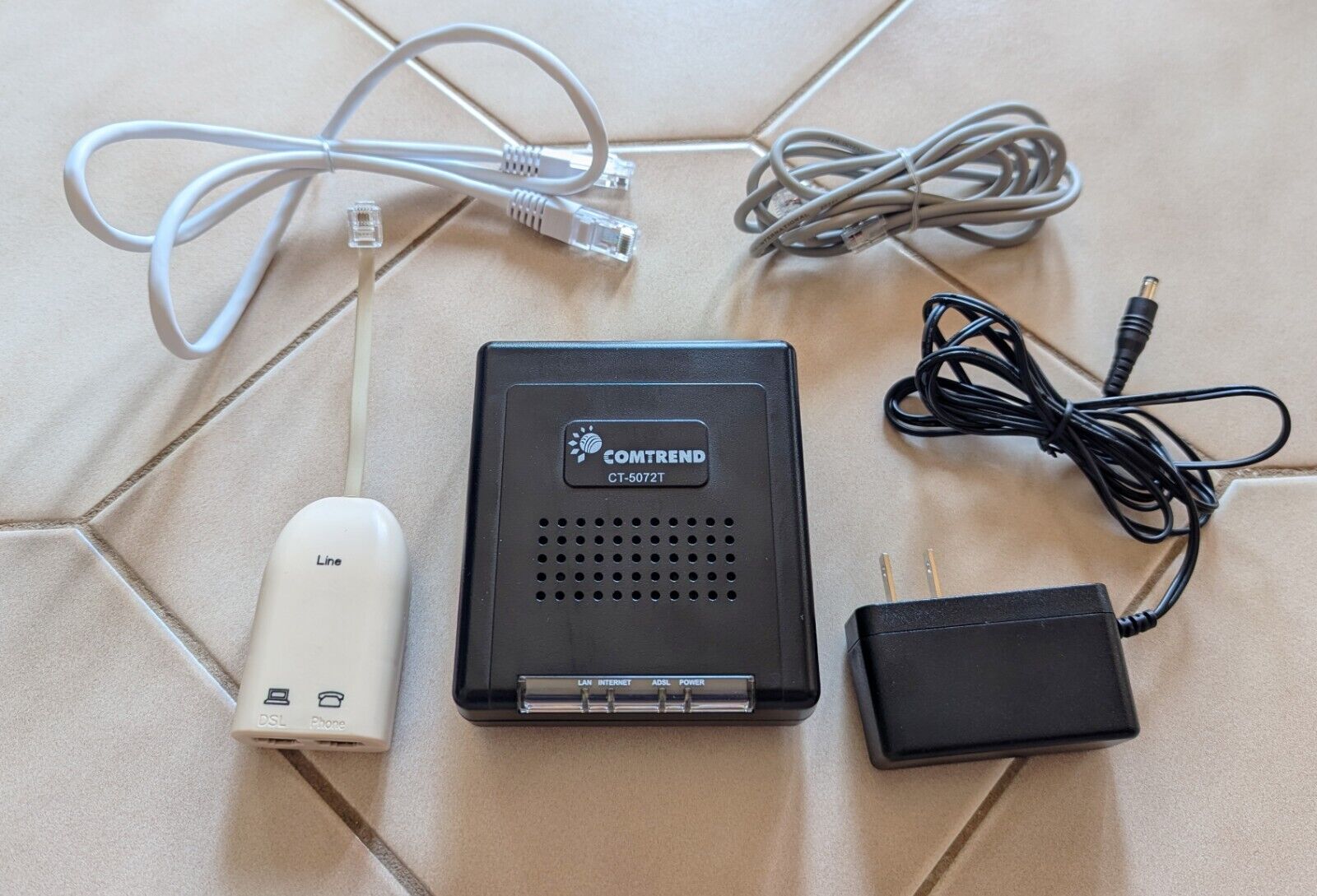 Comtrend 1-Port ADSL2+ Modem/Router - Model CT-5072T - Works Great, Accessories