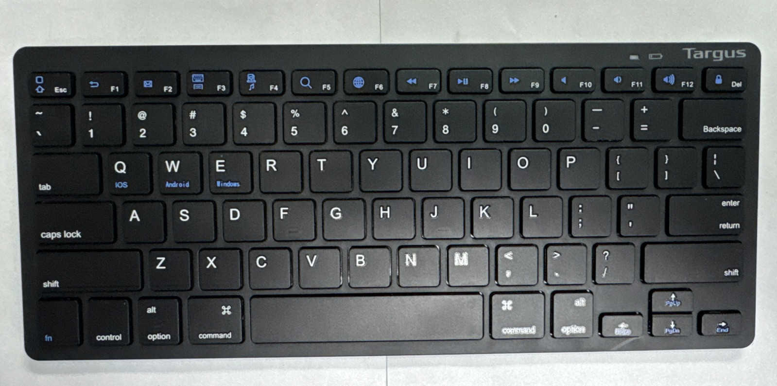 LOT OF 4 TARGUS SLIM  MULTI-PLATFORM BLUETOOTH KEYBOARD FOR WINDOWS & MAC AKB55