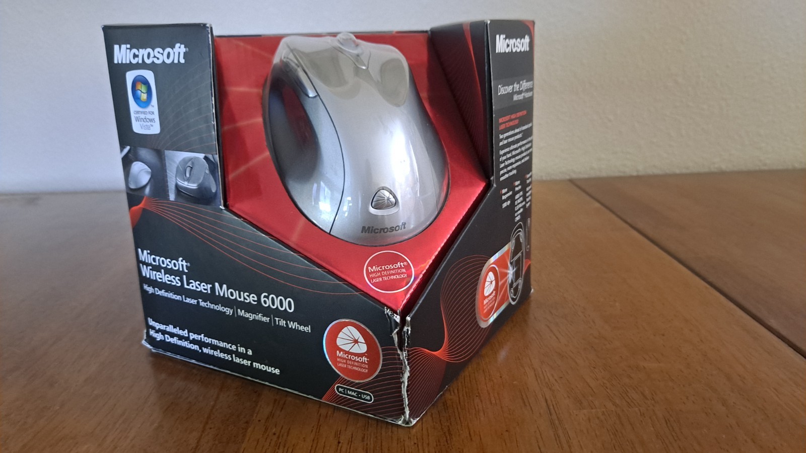 NIB Microsoft Wireless Laser Mouse 6000 Model 1052 Silver w receiver Box 2005