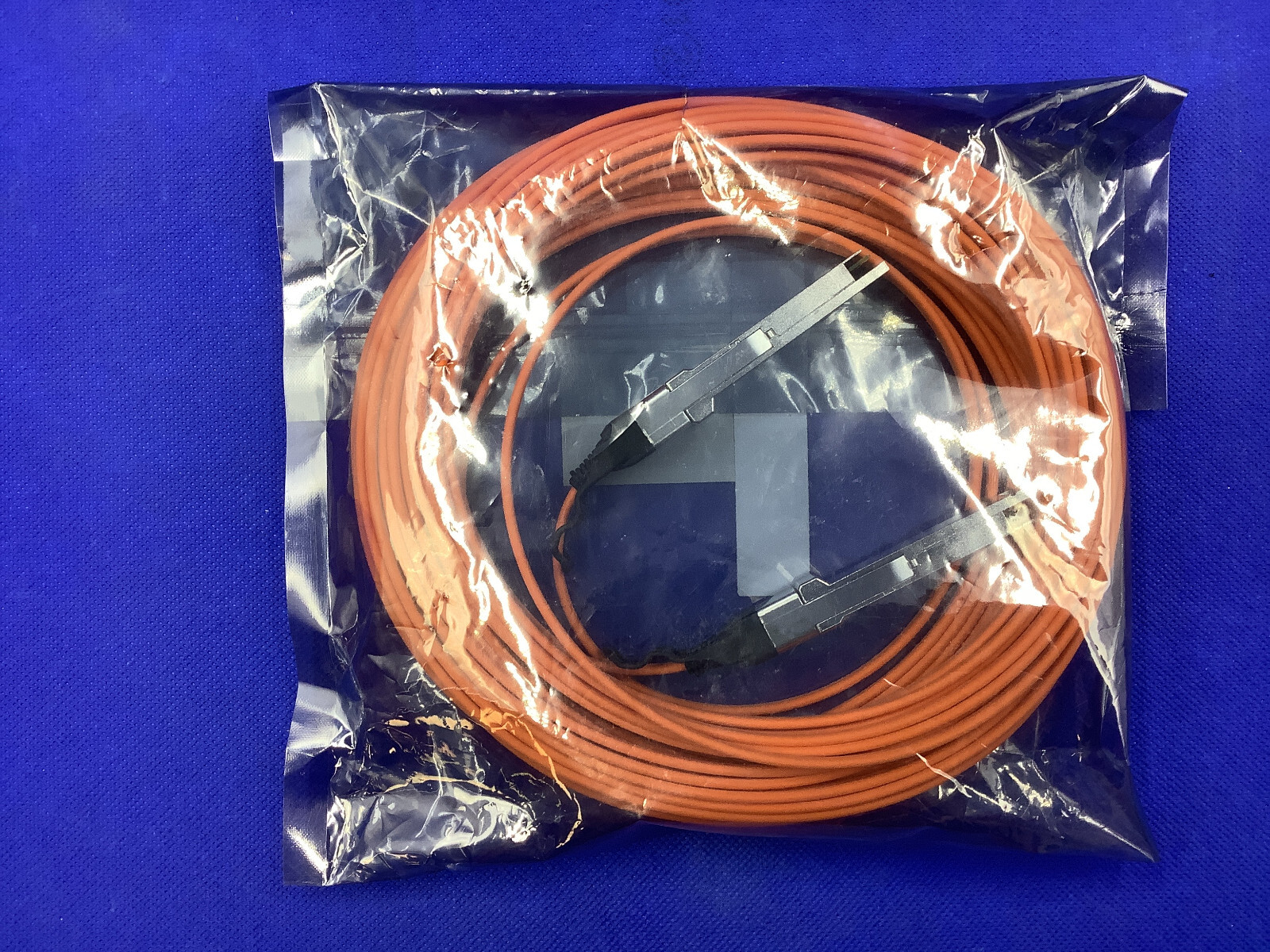 FCBG410QB1C15 Finisar Quadwire 40Gb/s QSFP Parallel Active Optical Cable 15M