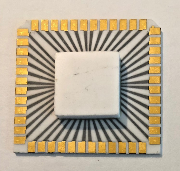 (1) Rare VTG HP 1AA6 6004 Ceramic Processor Microchip-Gold Radial Traces (Each)