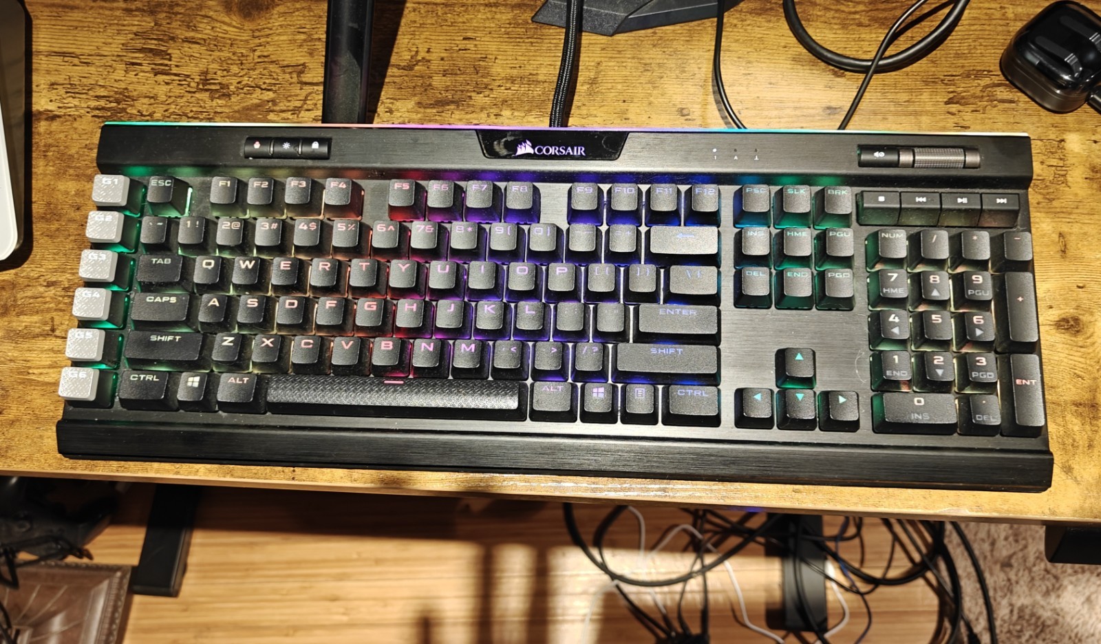 Corsair K95 RGB Platinum XT Mechanical Keyboard Cherry MX Spd - Aluminum - Wired