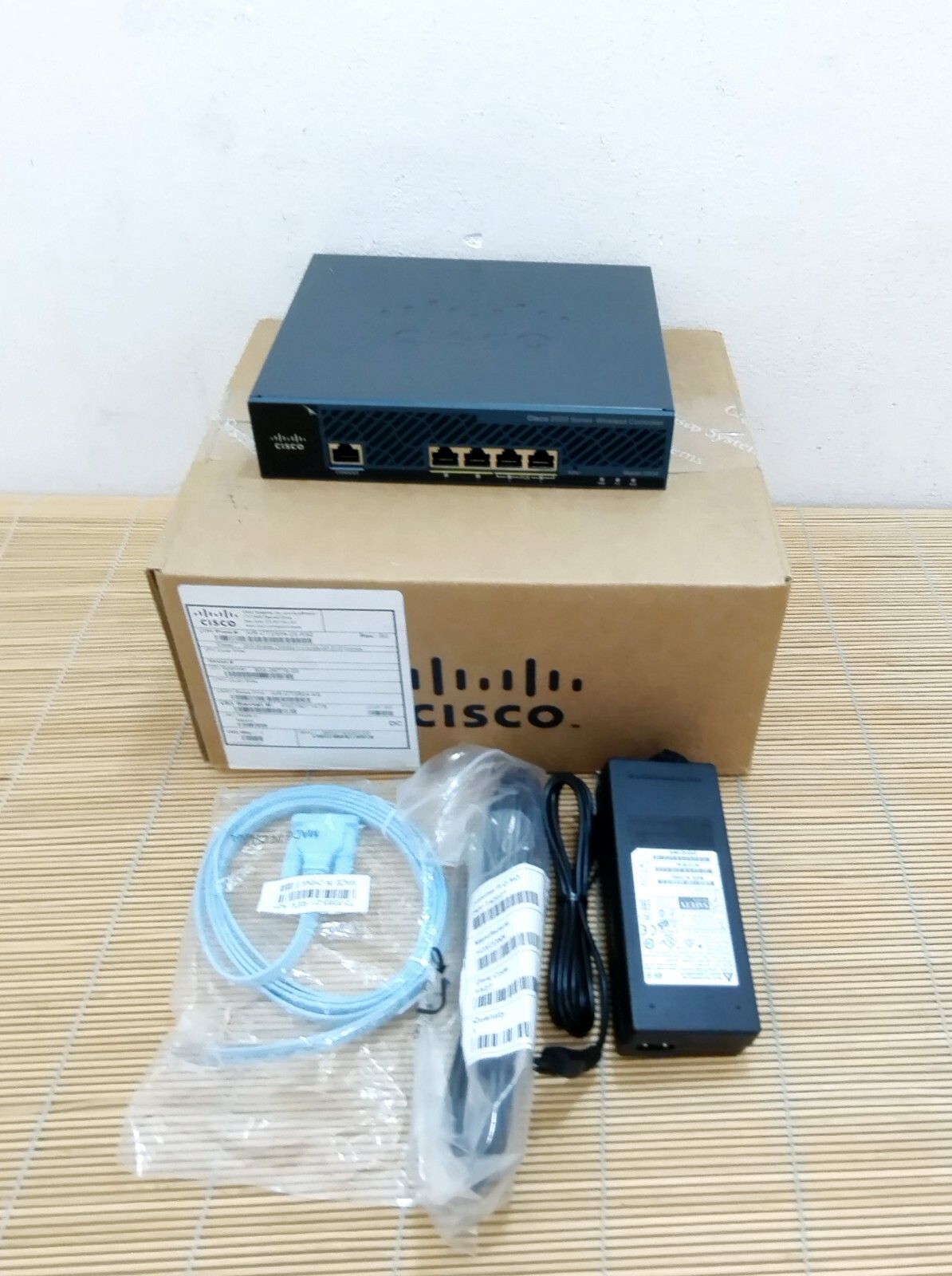 New Cisco AIR-CT2504-25-K9Z Wireless LAN Controller 25 AP New Open Box