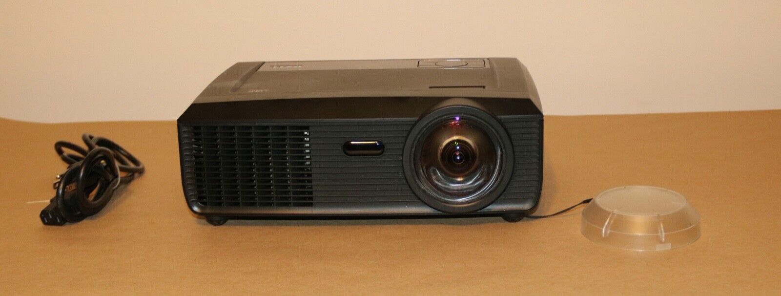Dell S300wi 2200 Lumens DLP Short-Throw HDMI Projector . Hours Vary 239-464