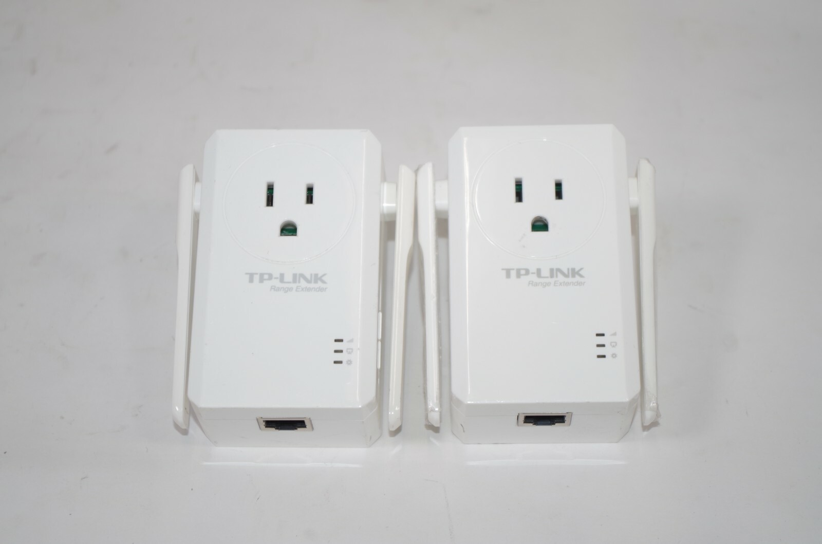 TP-LINK 300Mpbs Wi-Fi Range Extender Power Outlet Pass TL-WA860RE N300 (2Pack)