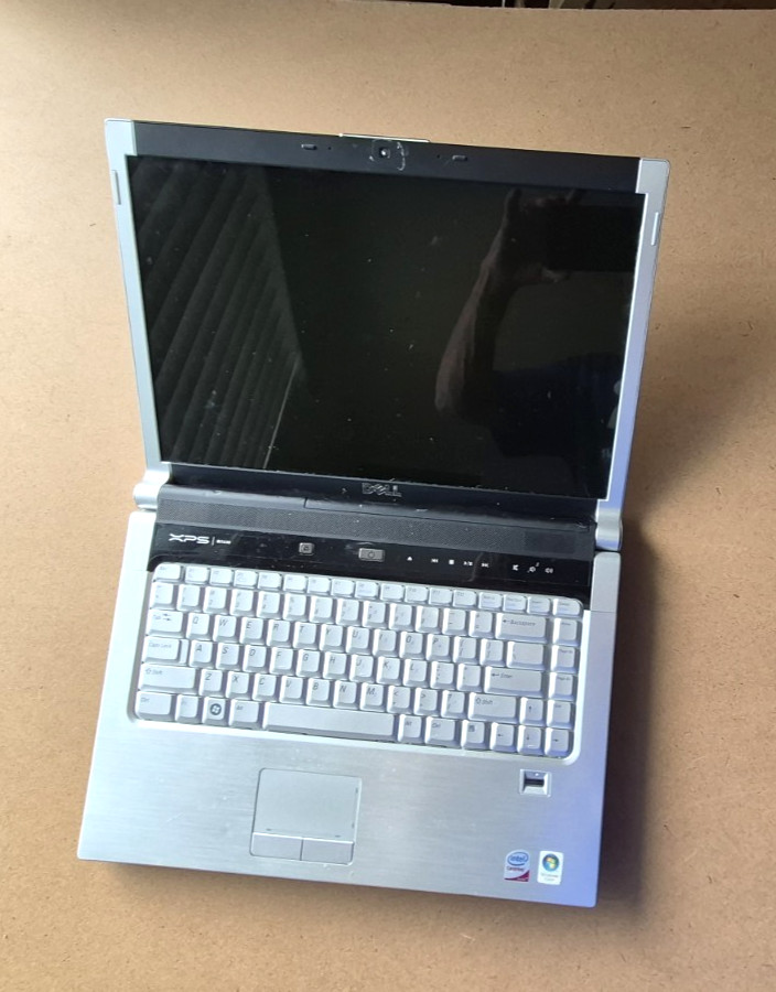 Dell XPS M1530 Intel Core 2 Duo 2.4GHz 4GB DDR2 DVD Player NO HDD