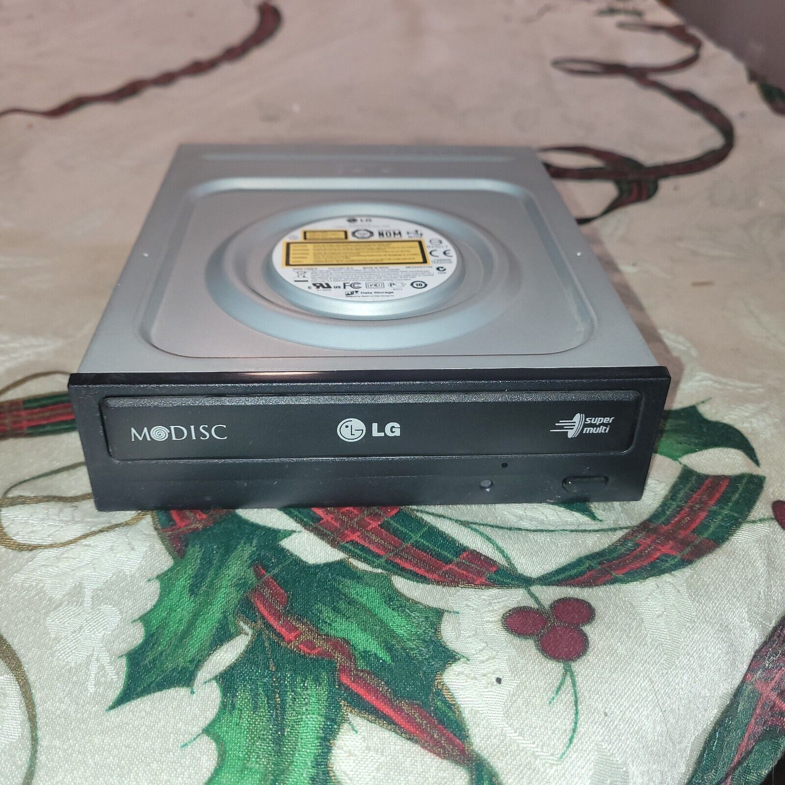 LG GH24NS95 SATA 24X Super-Multi Internal DVD+RW DVD Re-Writer Burner Drive