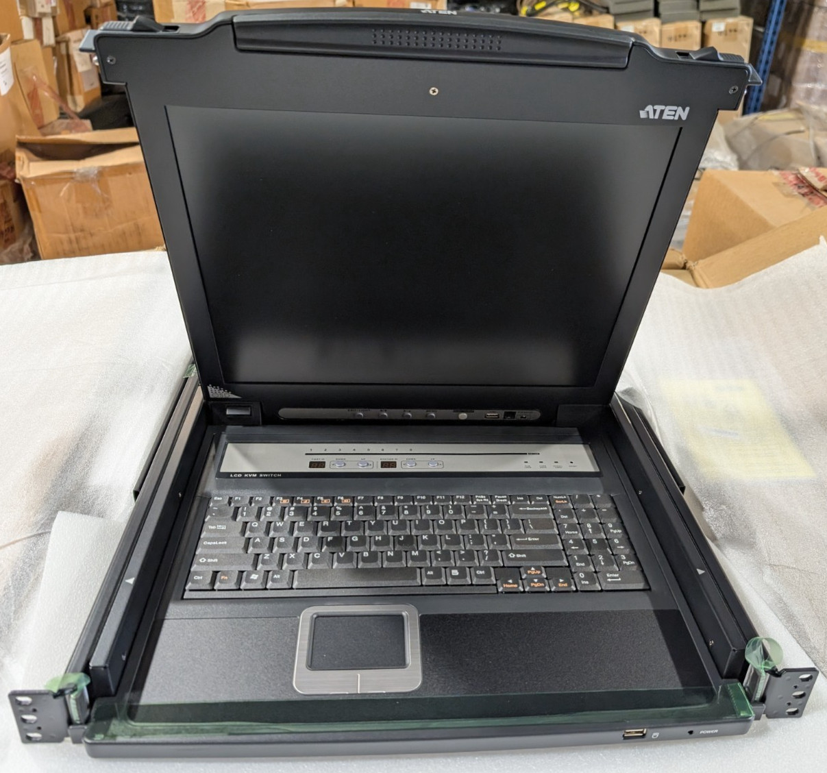 ATEN CL5708M-A1A-AAB 17" 8-Port LCD KVM Switch Monitor NOS NIB Slideaway 1U
