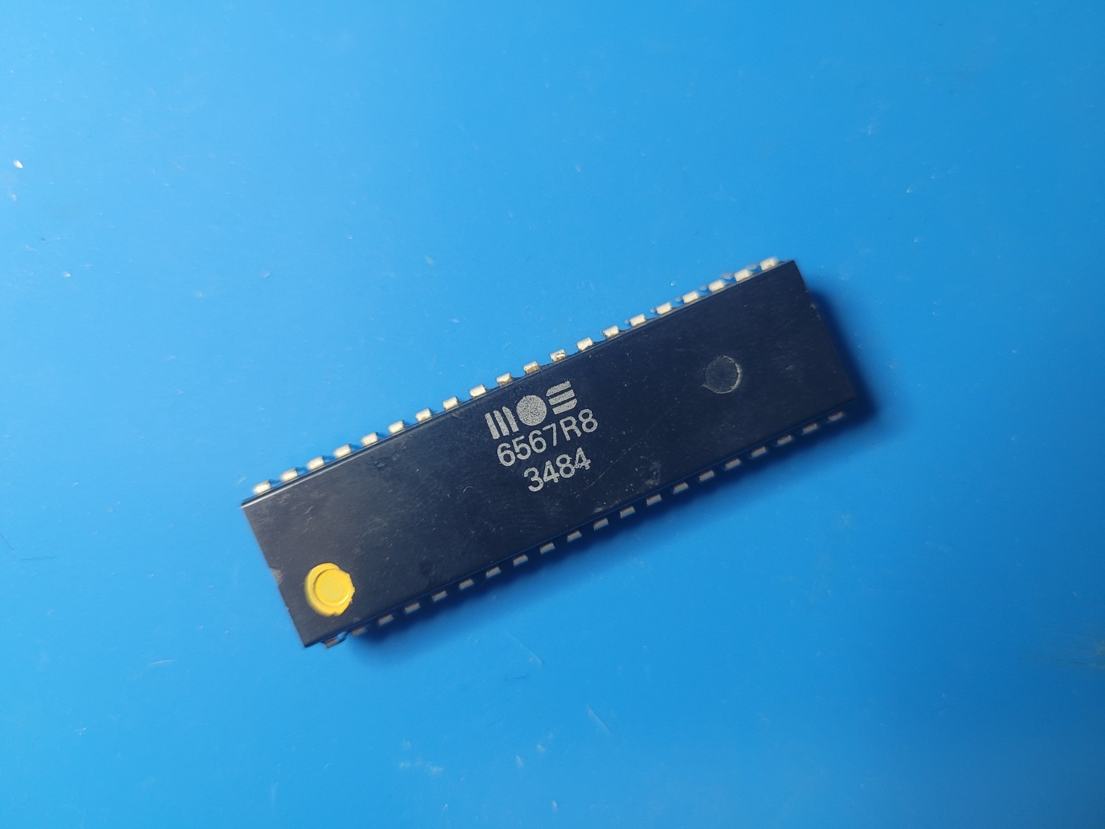 TESTED IC MOS DIP-40 MOS6567R8 VIC-II 6567 CHIP COMMODORE (3484)