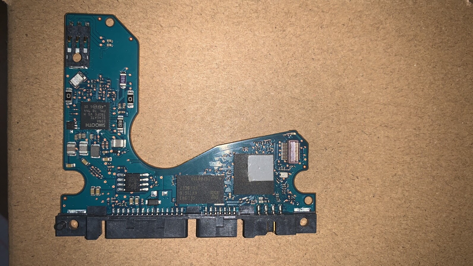 HDD PCB Board number: 100835923 REV A Hard disk board Seagate 2.5" SATA