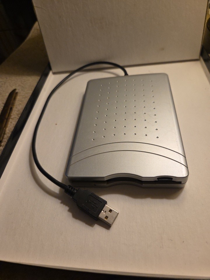 Dynex Slim USB External Floppy Disk Drive DX-EF101 3.5" Diskette Drive