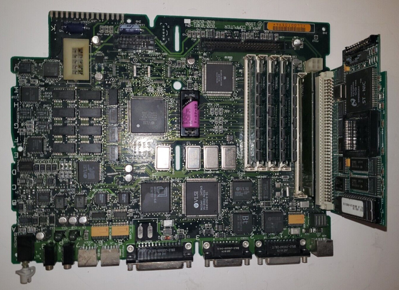 VINTAGE APPLE COMPUTER 1990 820-0301-04 MOTHER BOARD Please See Phts/Dscrptn