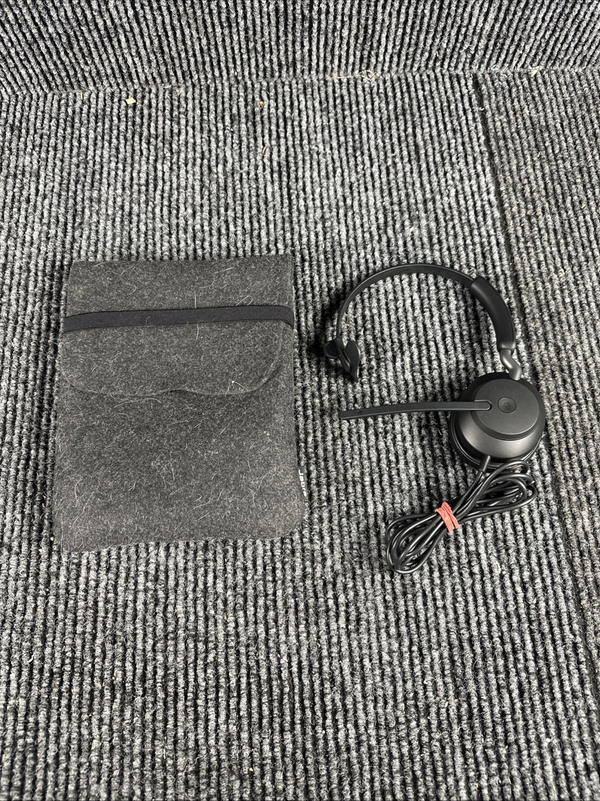 Jabra Evolve2 40 SE HSC131 USB-C Black UC Wired Headset USED