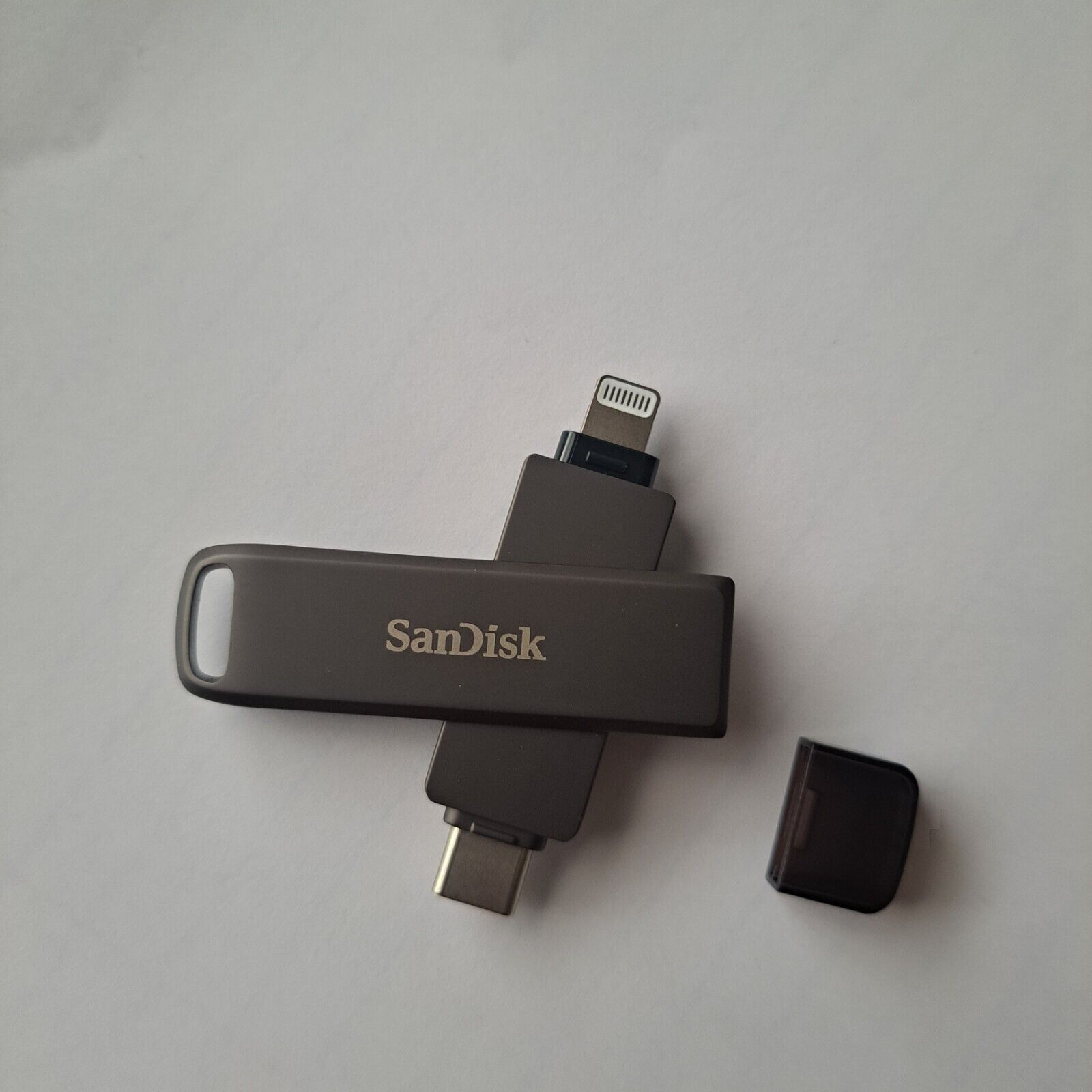 SanDisk iXpand Black 256GB Flash Drive Luxe Compatible With iPhone & USB Type-C 