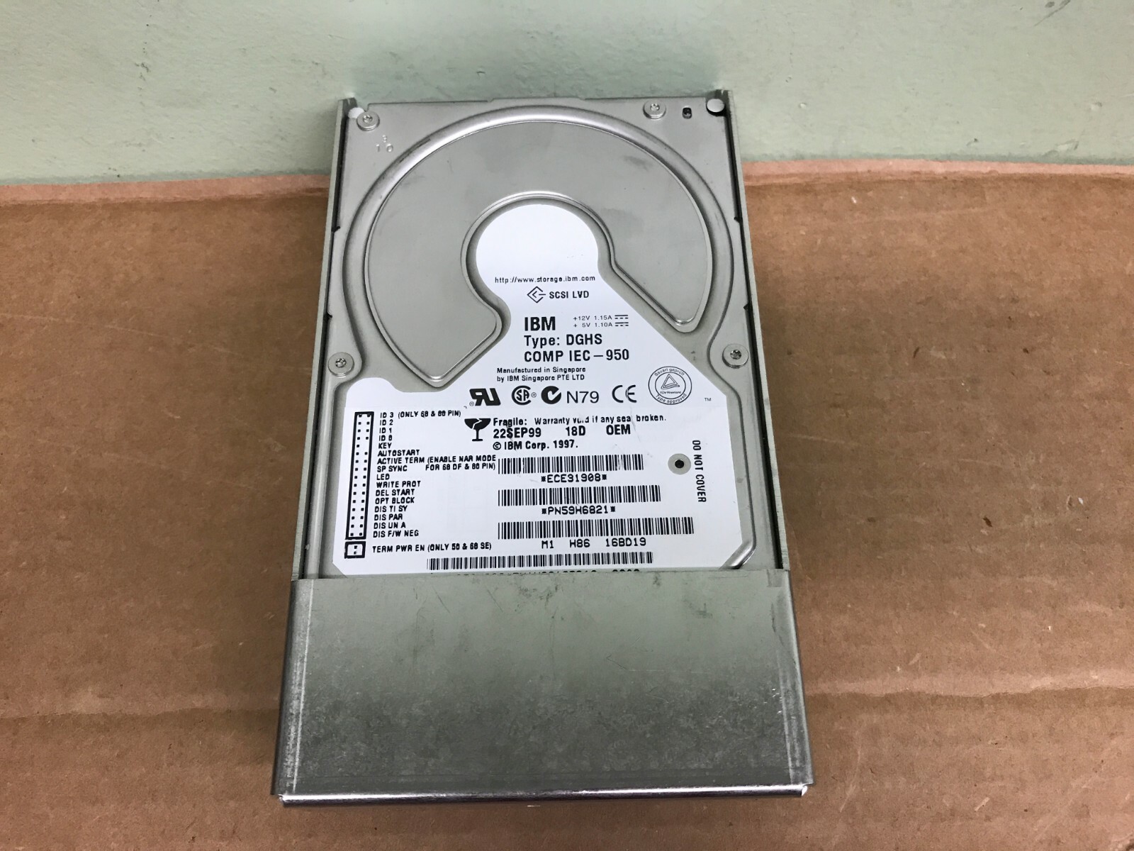 IBM DGHS COMP IEC-950 09U 59H6821 hard disk 80pin SCSI 9.1GB 3.5inches